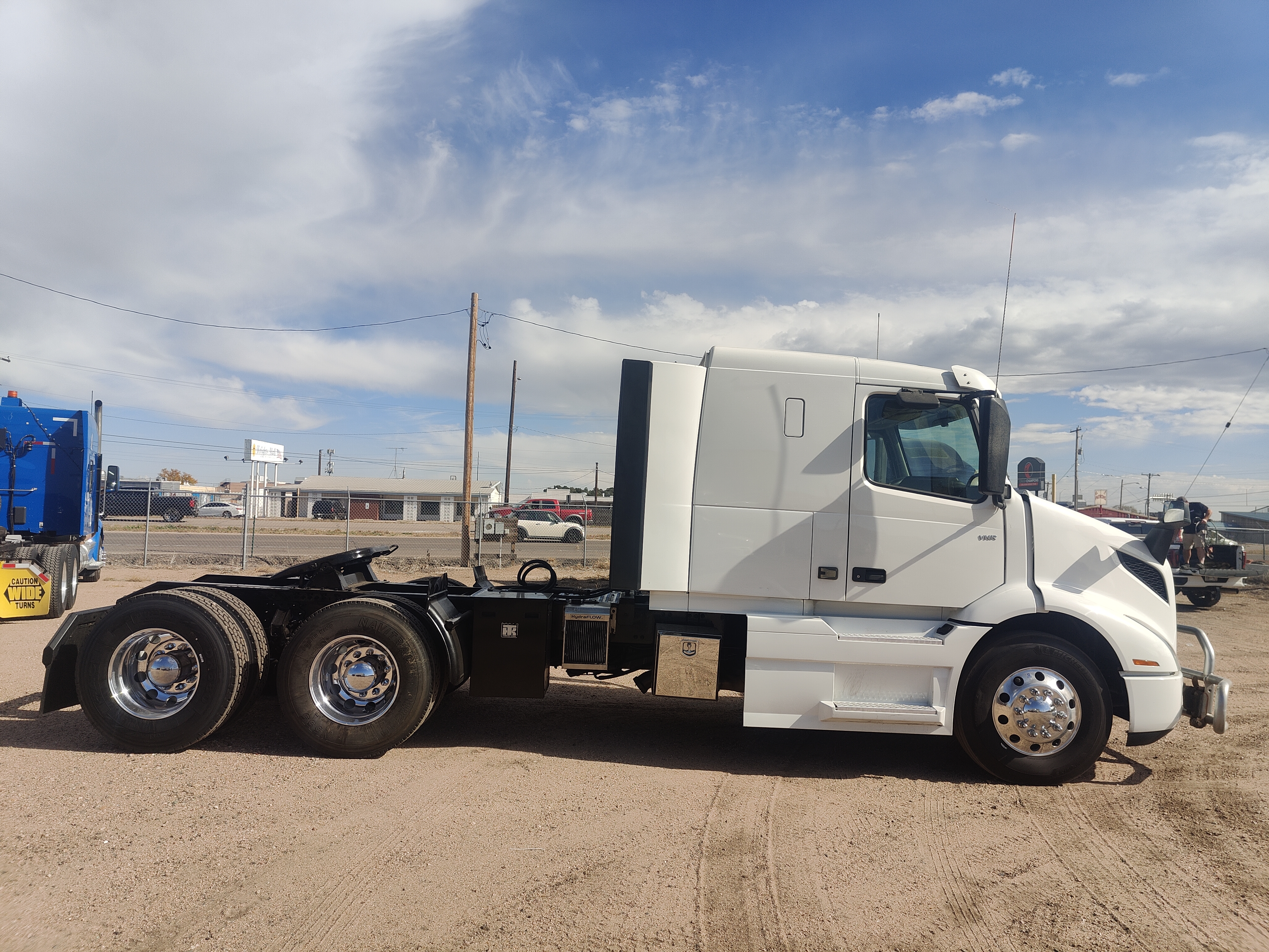 2021 Volvo - image 2