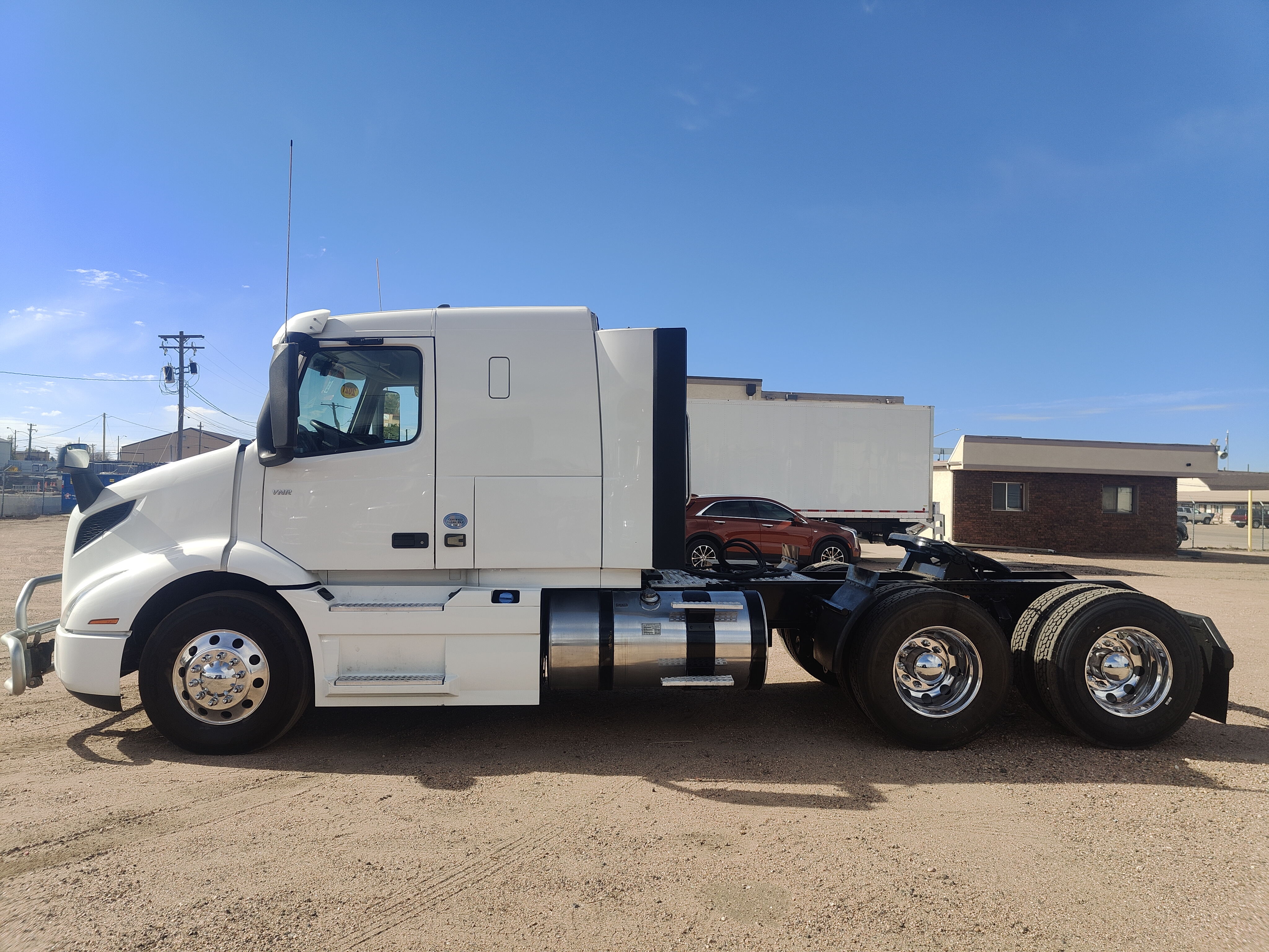 2021 Volvo - image 5