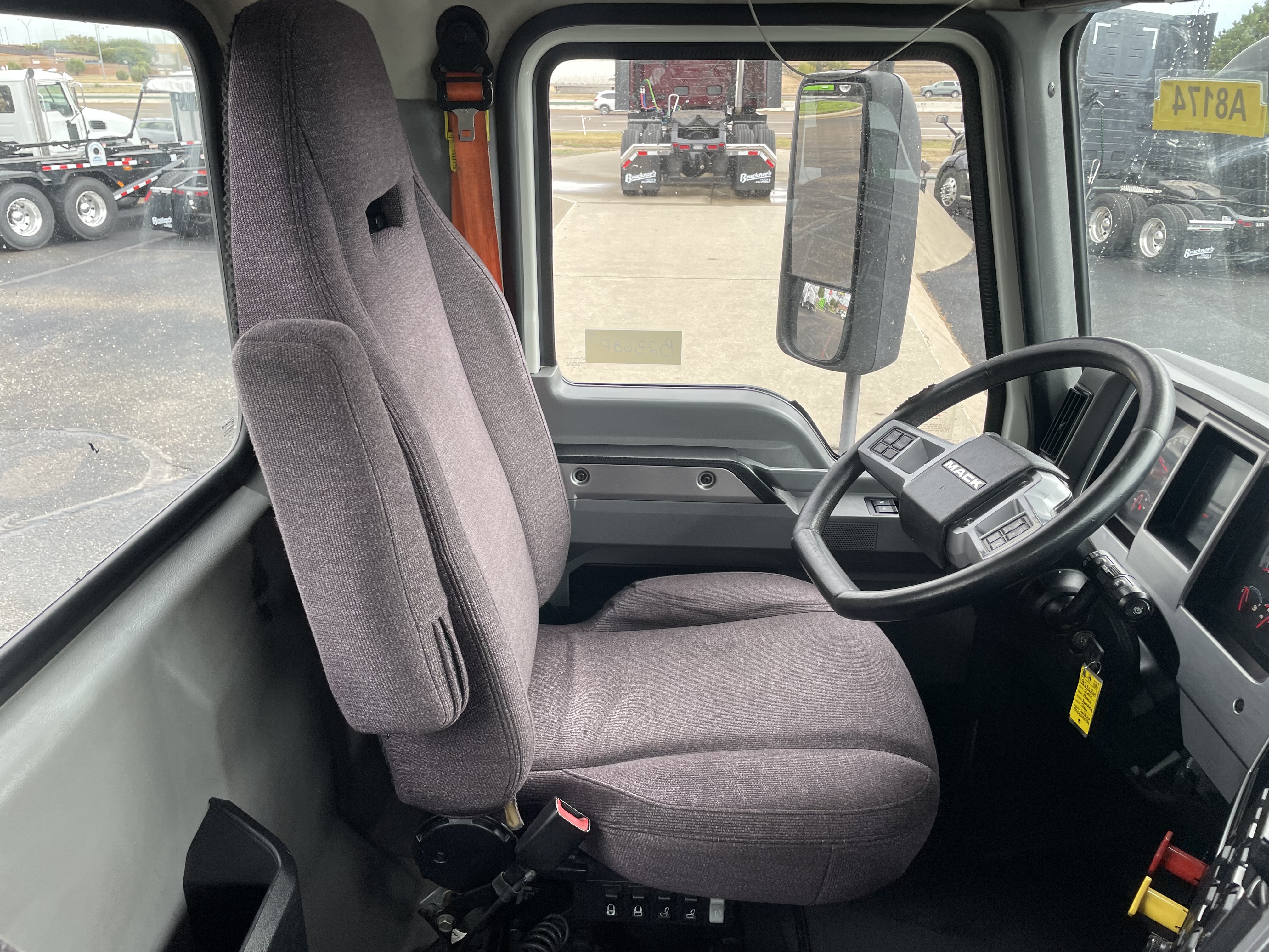 2020 Mack - image 15