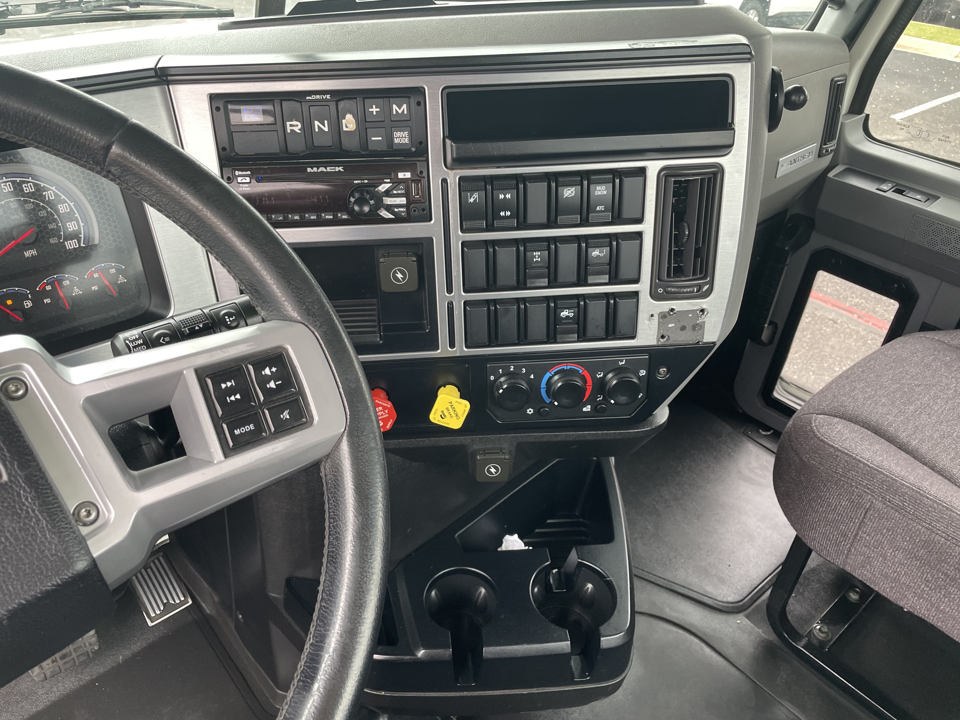 2020 Mack - image 13