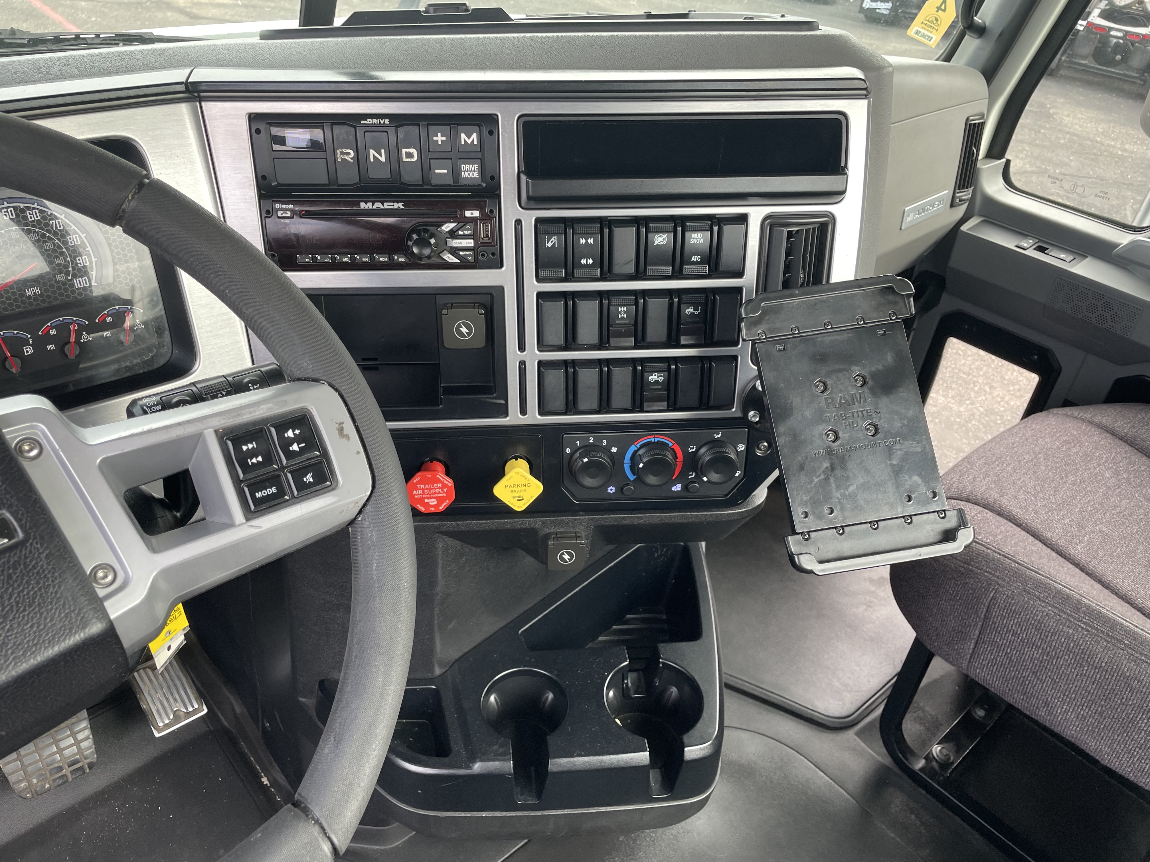 2020 Mack - image 13