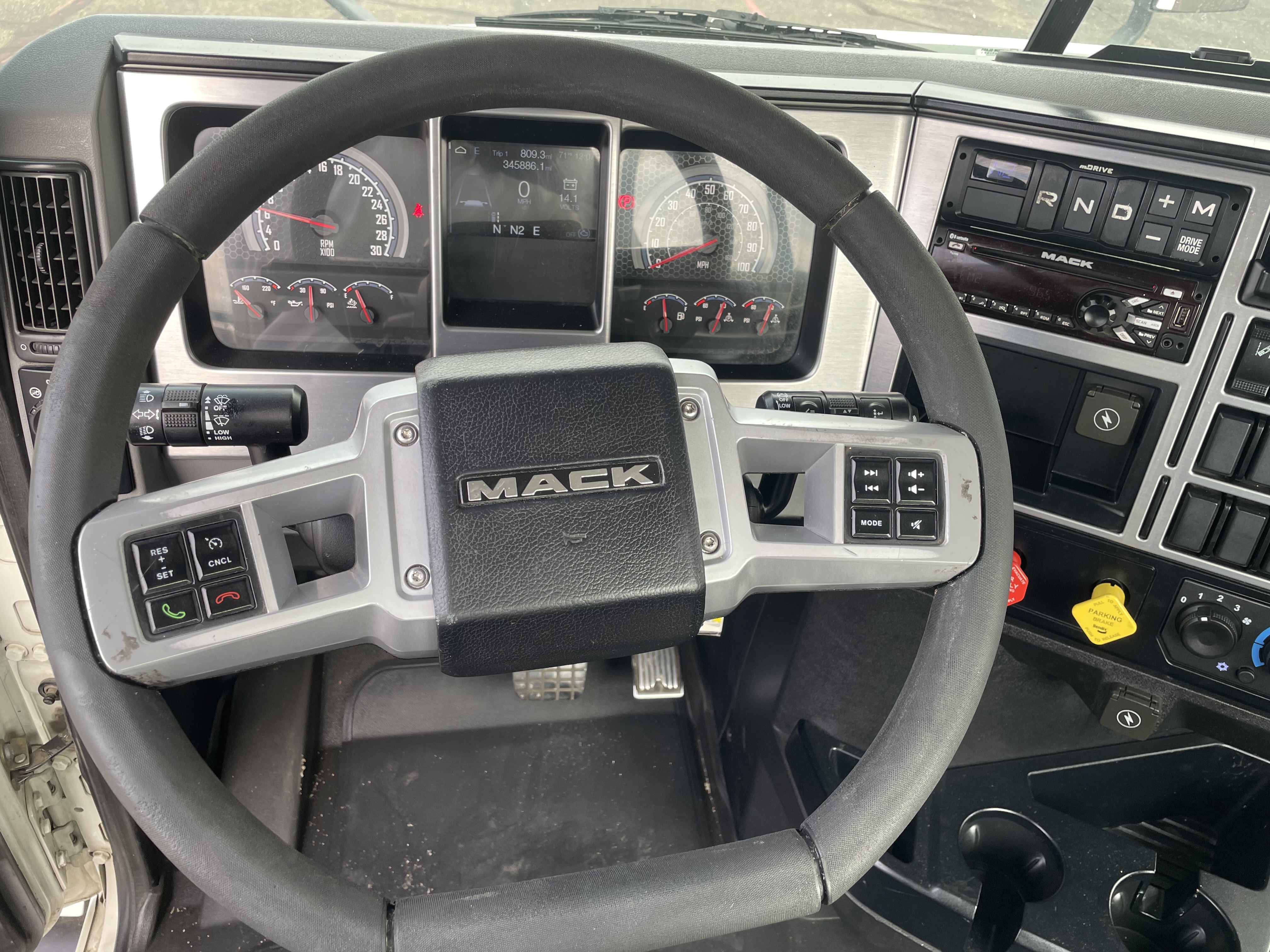 2020 Mack - image 12
