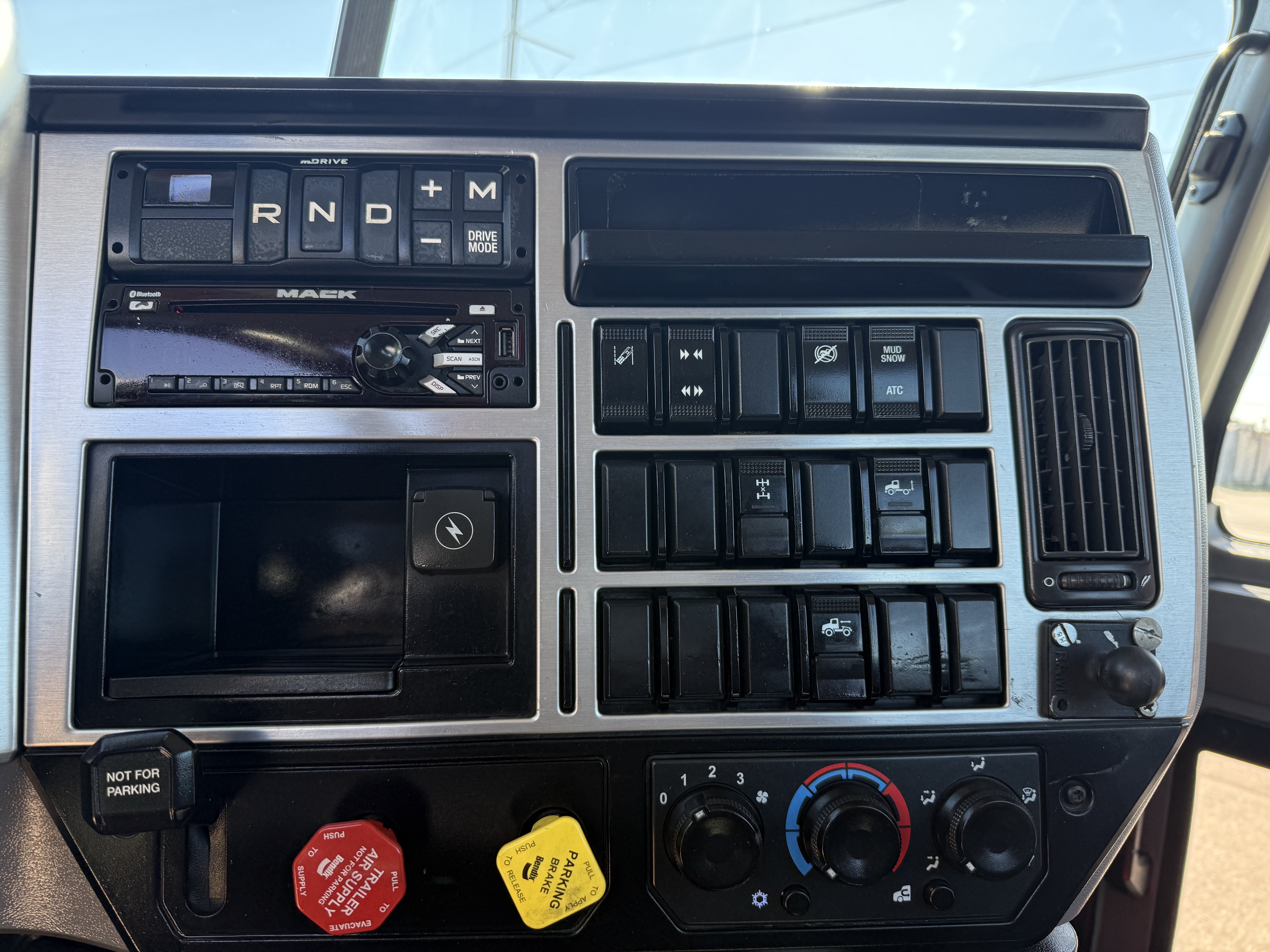 2020 Mack - image 19