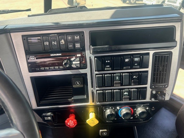 2020 Mack - image 10