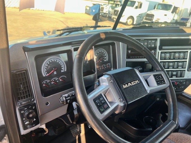 2020 Mack - image 10