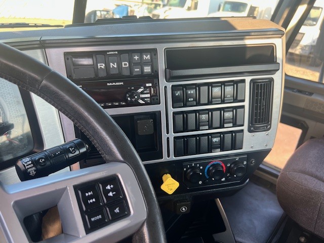 2020 Mack - image 11