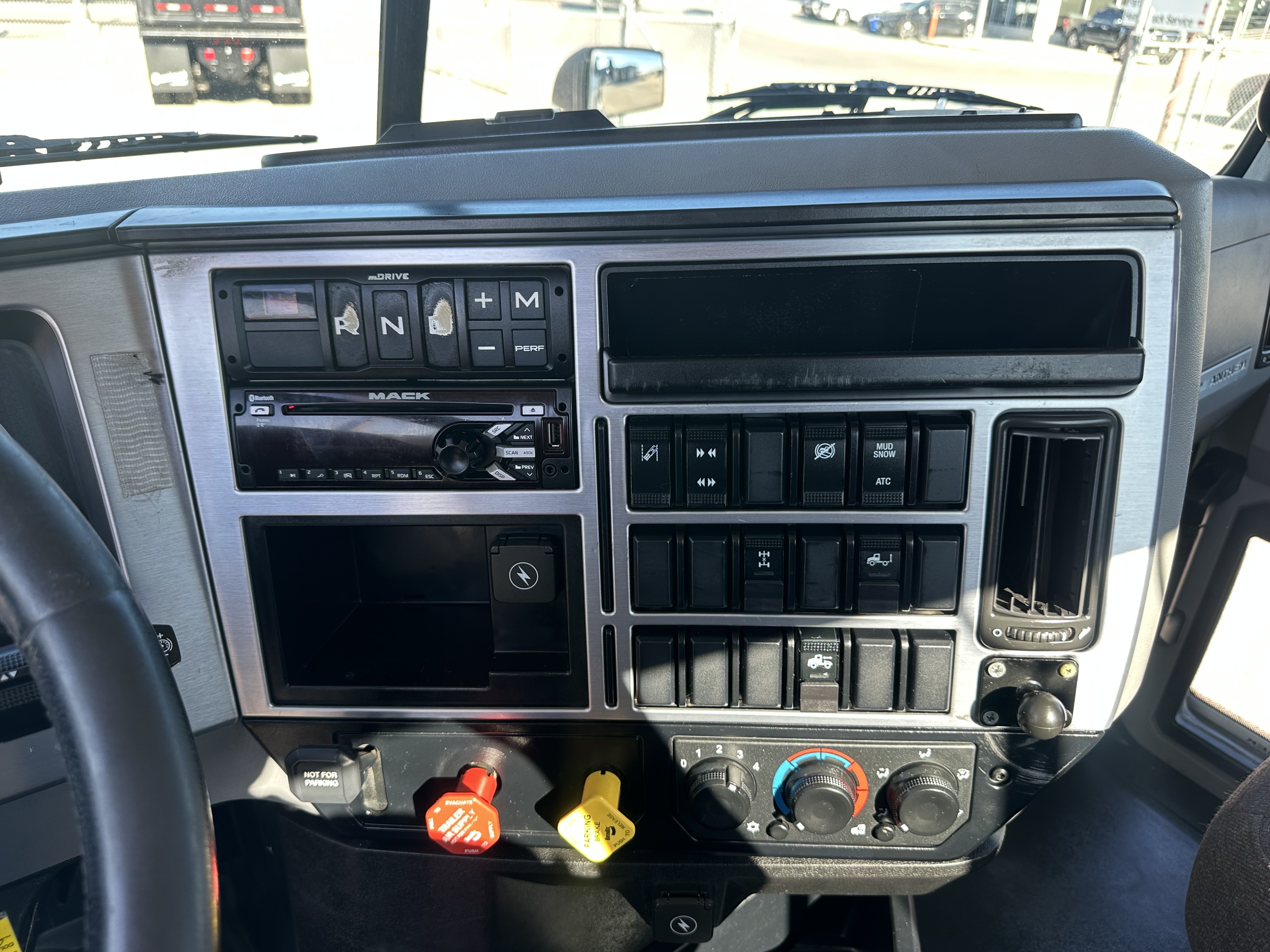 2020 Mack - image 12