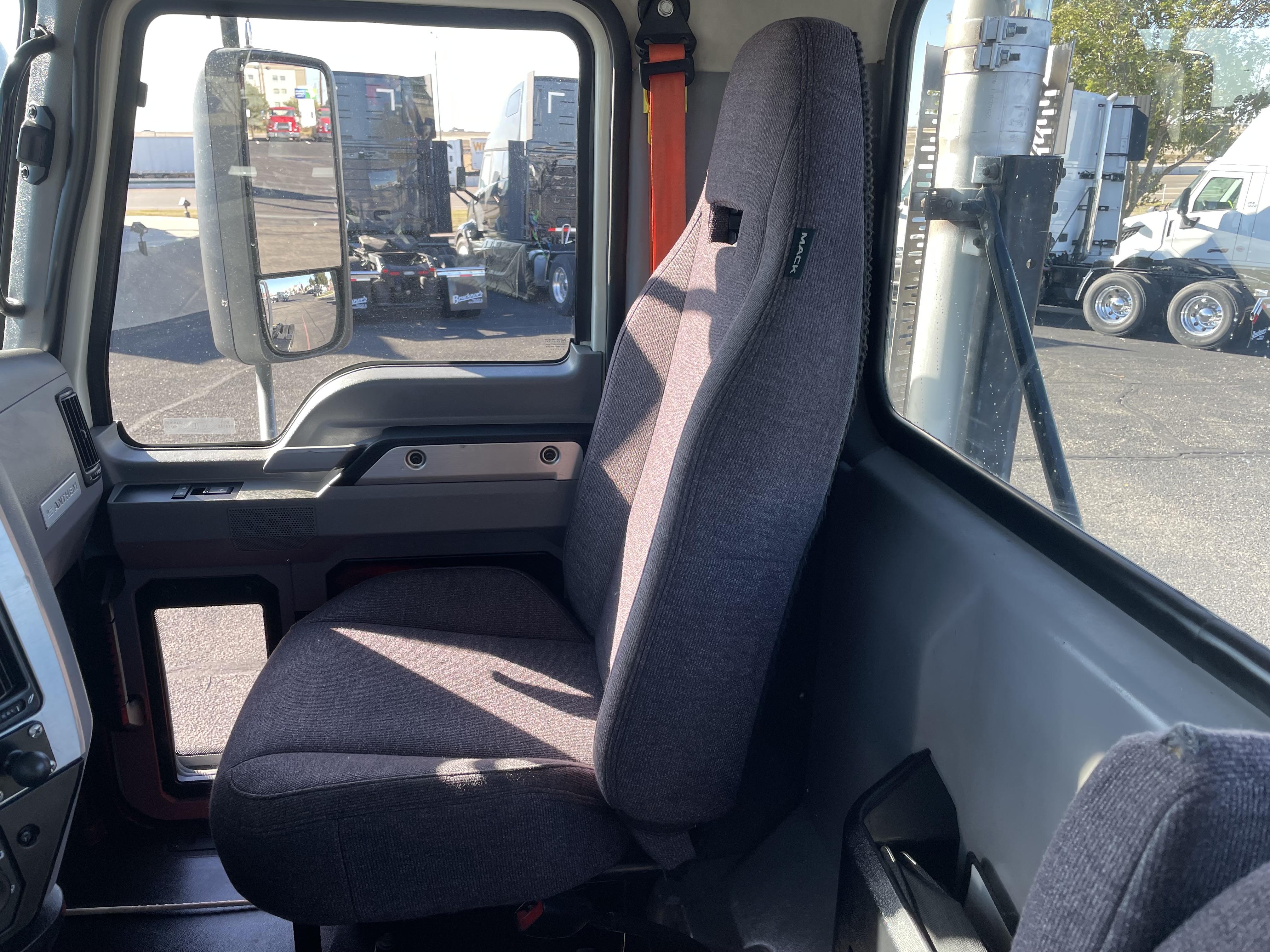 2020 Mack - image 15