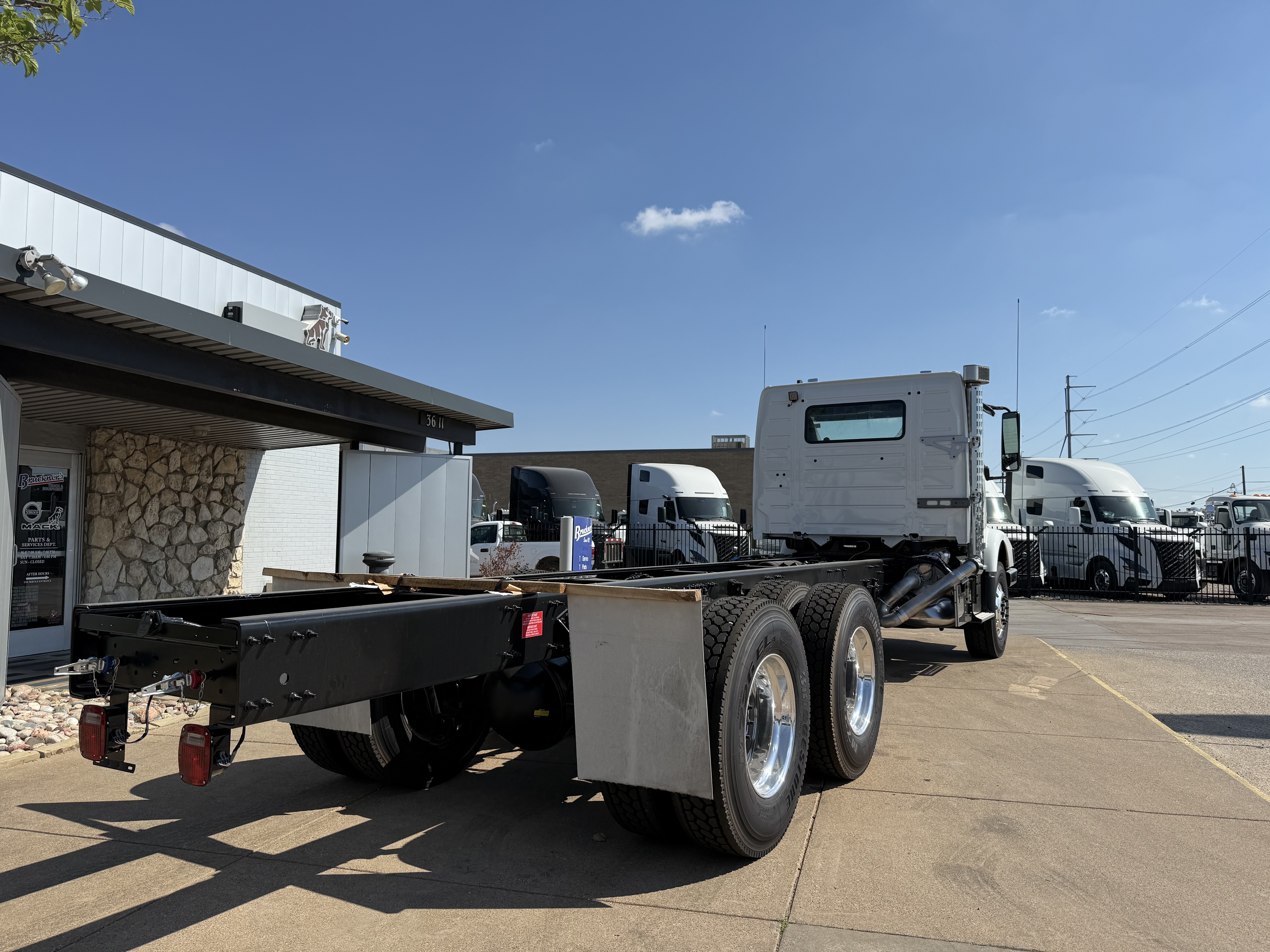 2026 Volvo - image 5