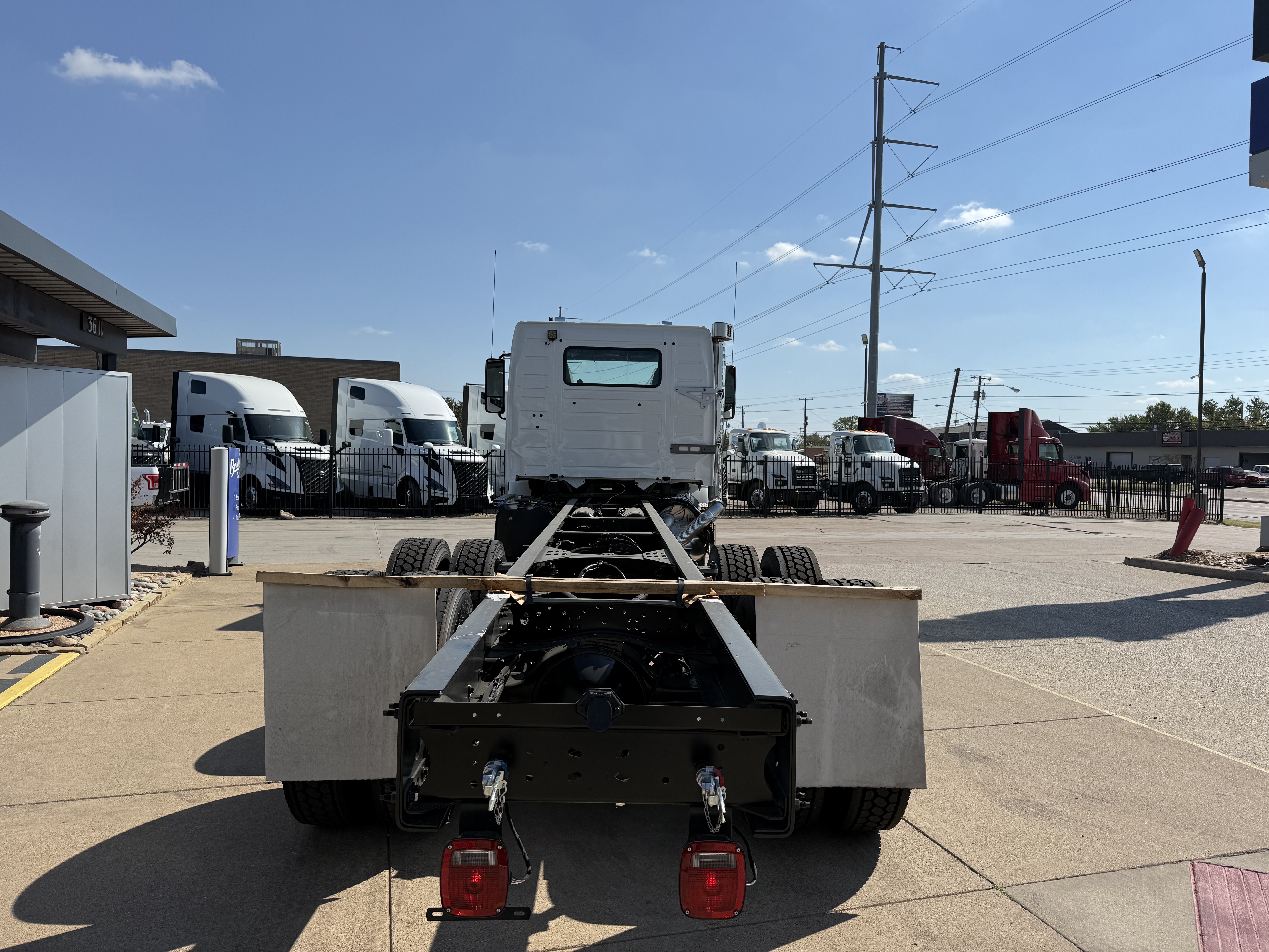 2026 Volvo - image 4