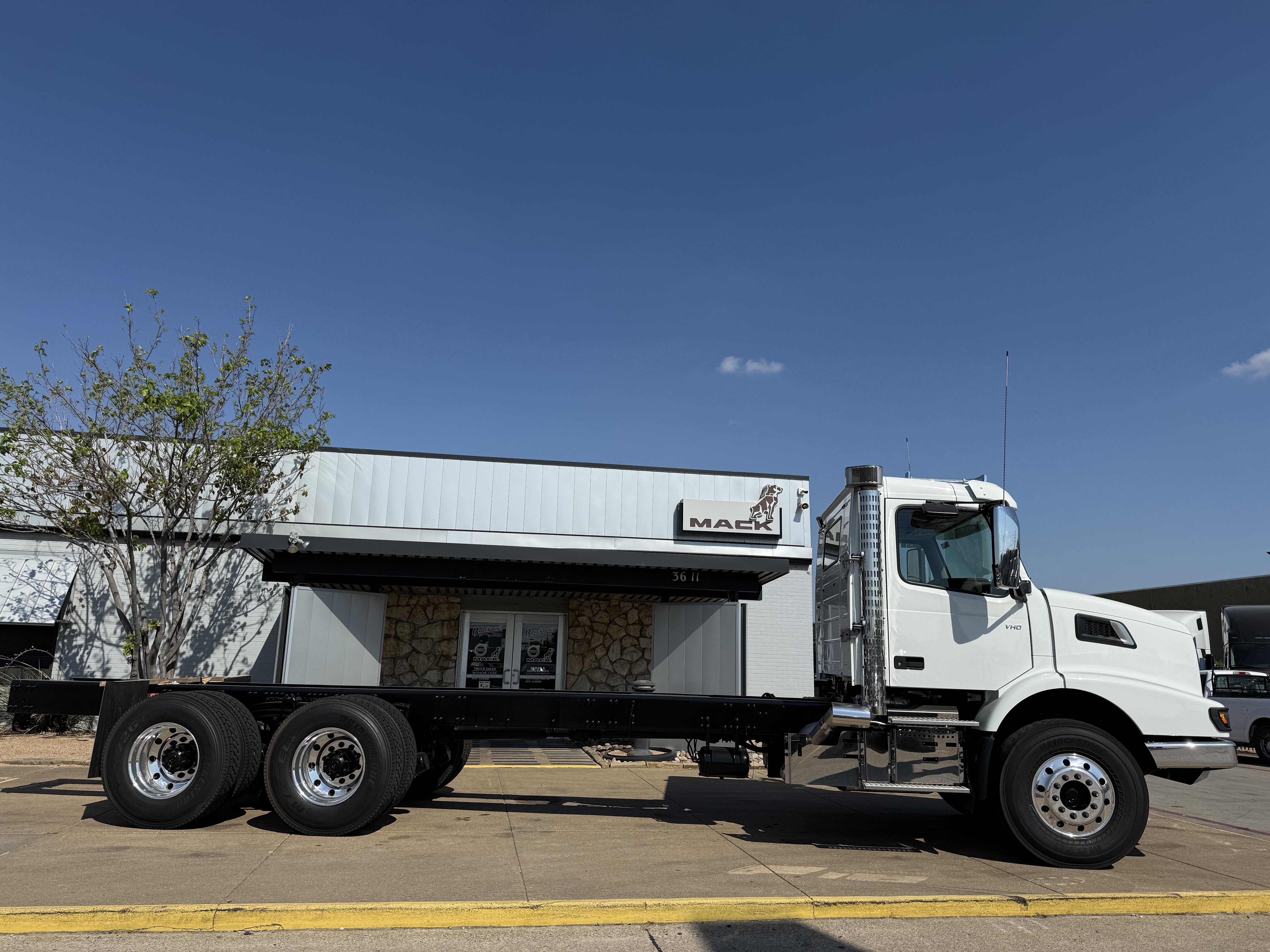 2026 Volvo - image 6