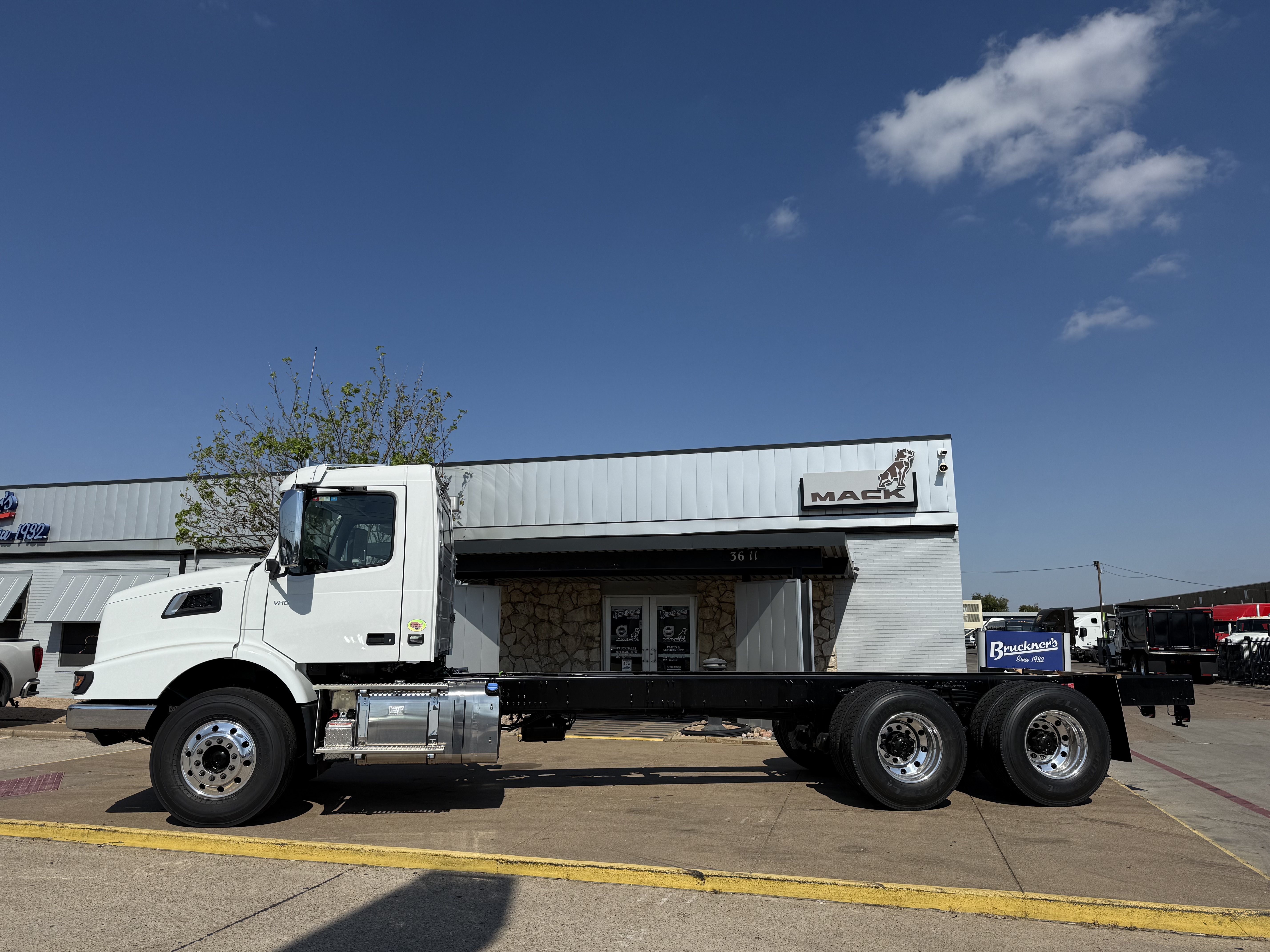 2026 Volvo - image 2