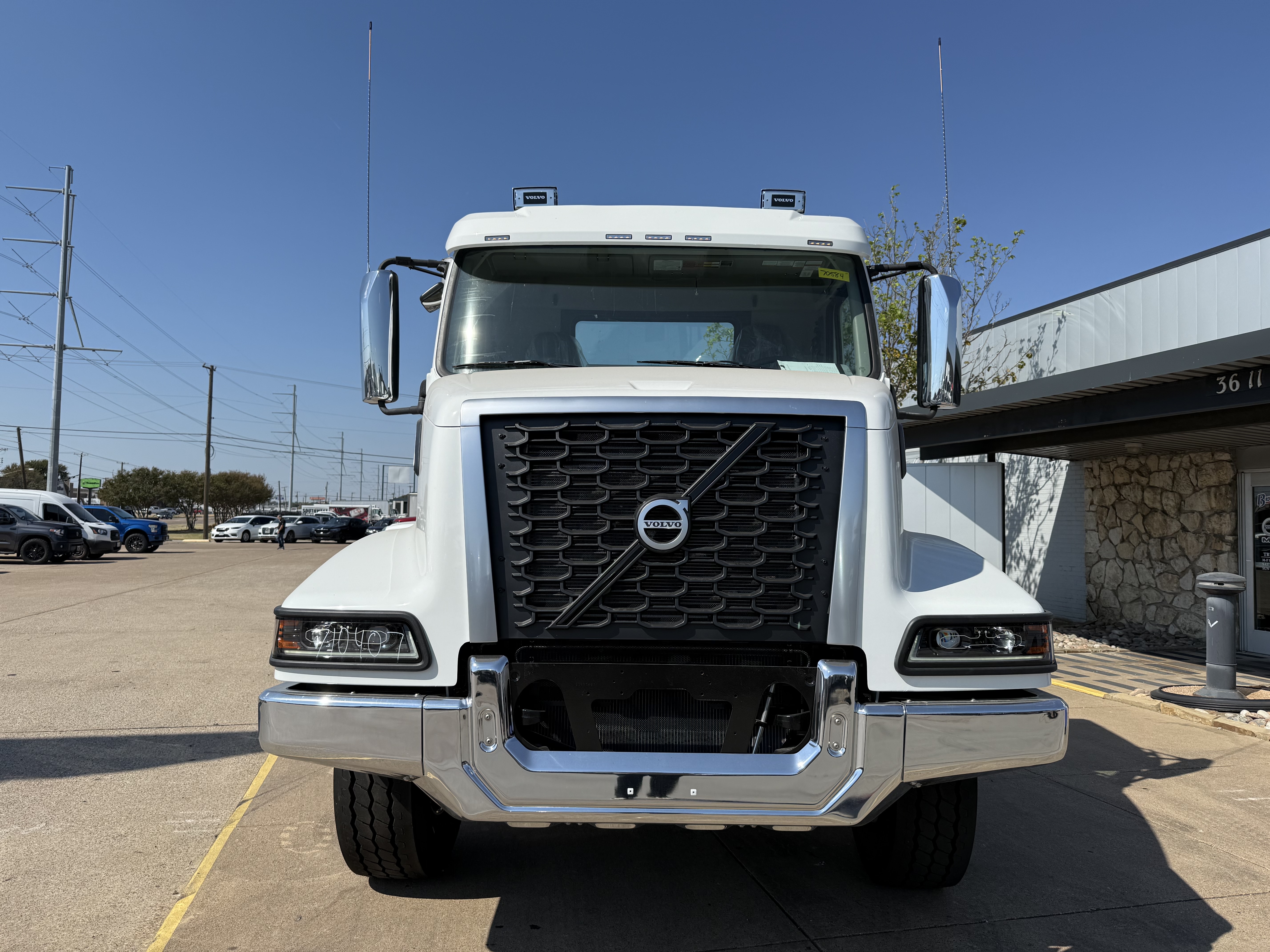 2026 Volvo - image 8