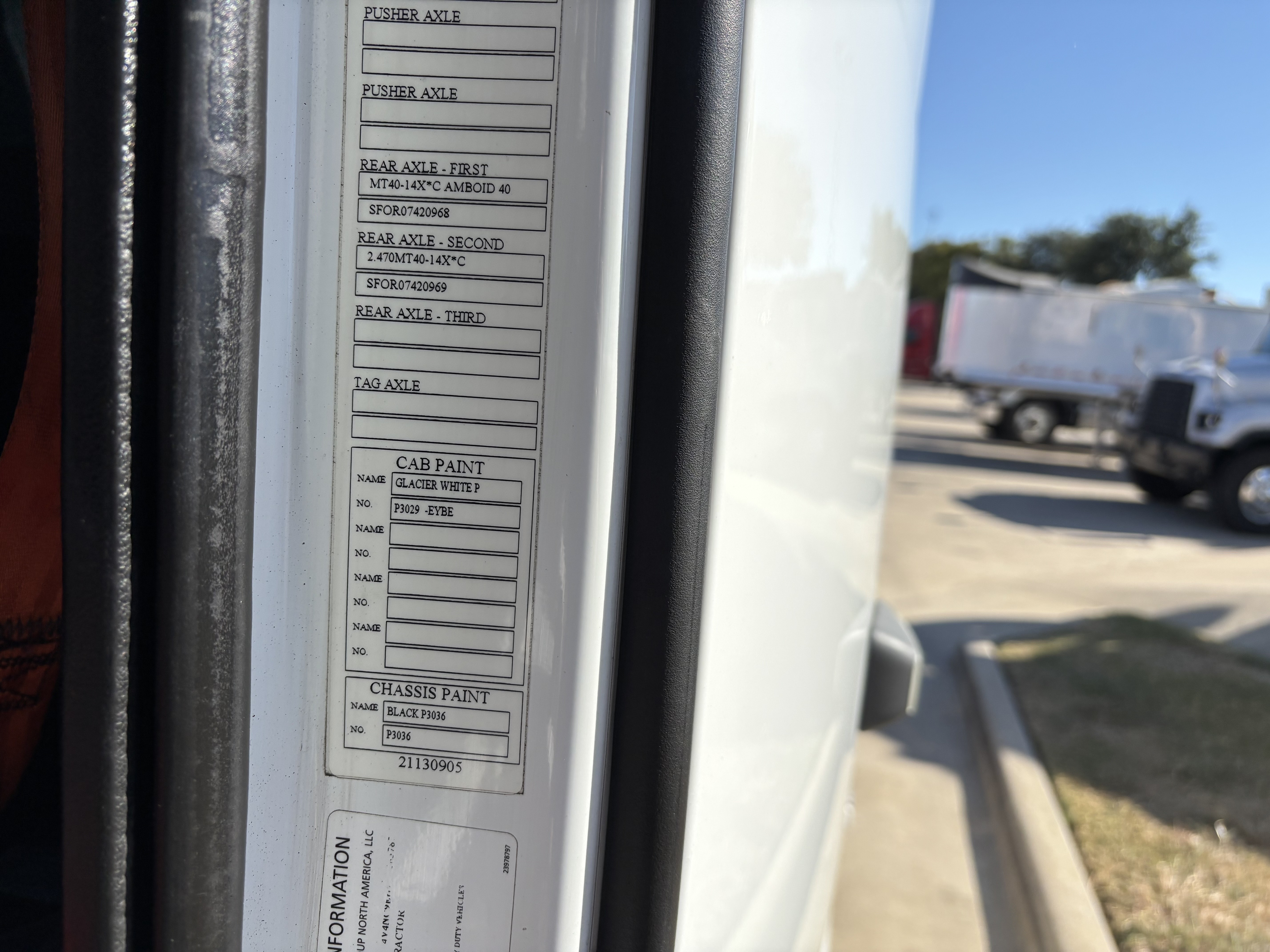 2023 Volvo - image 31