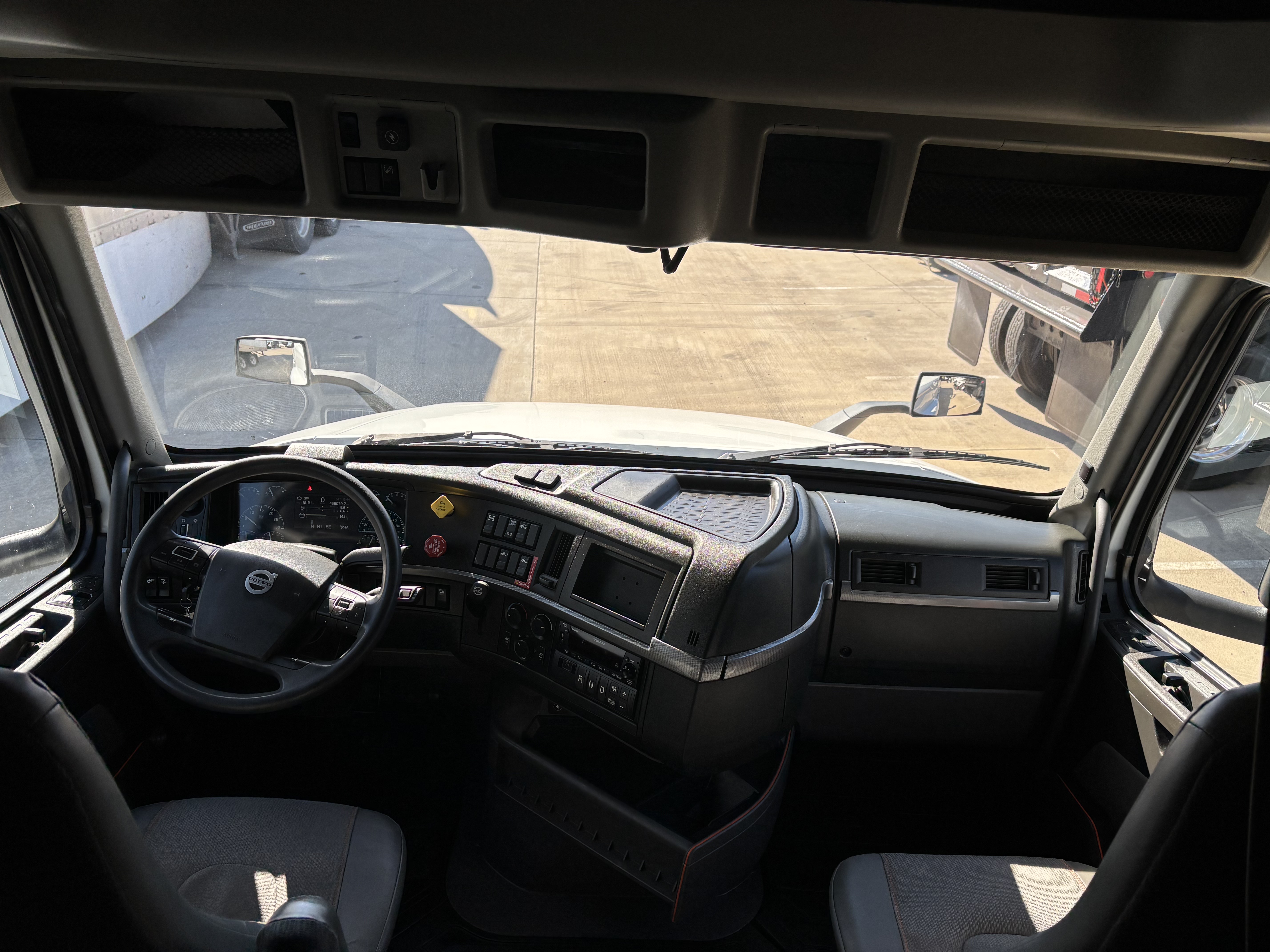 2023 Volvo - image 27