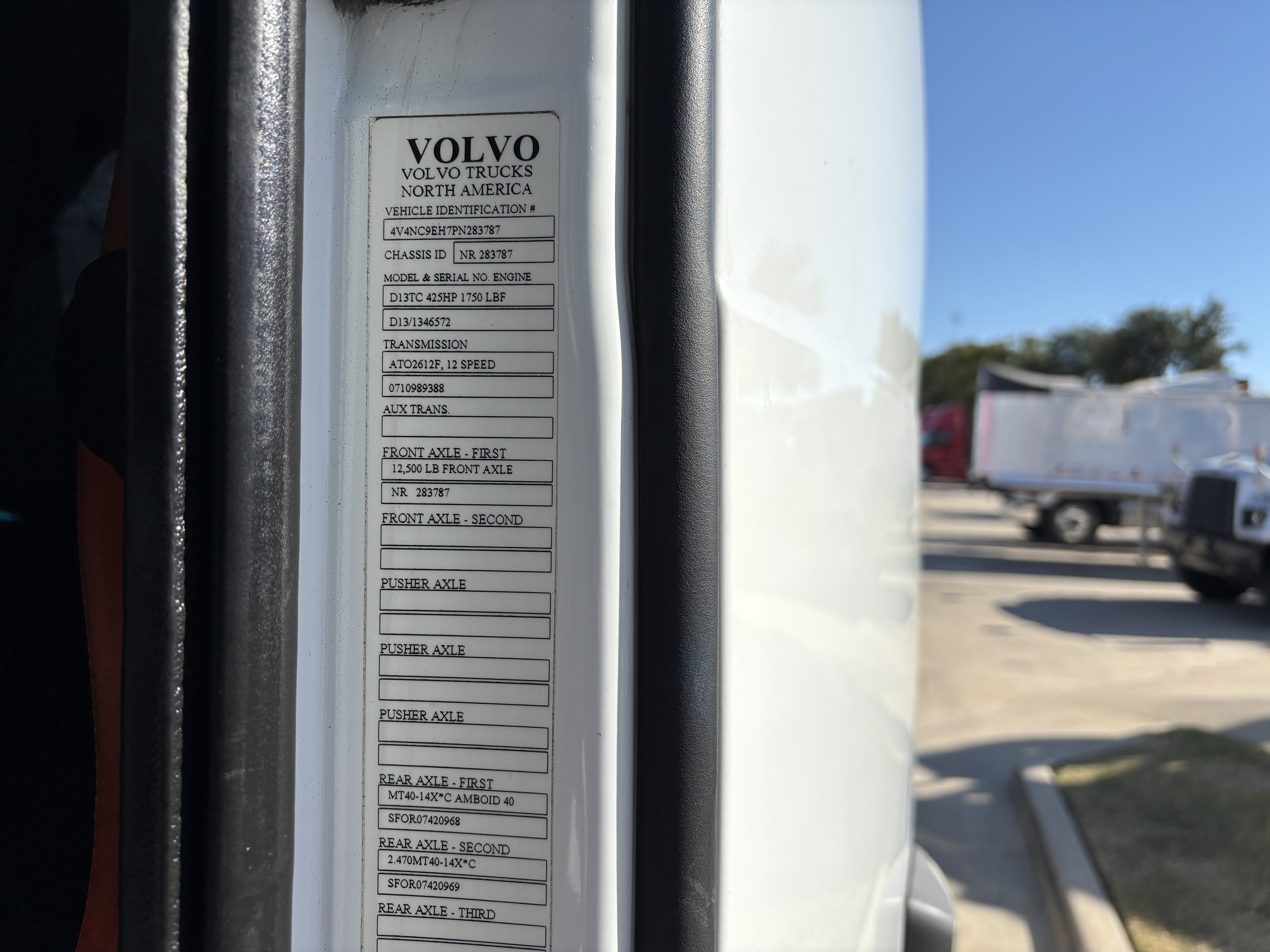 2023 Volvo - image 30