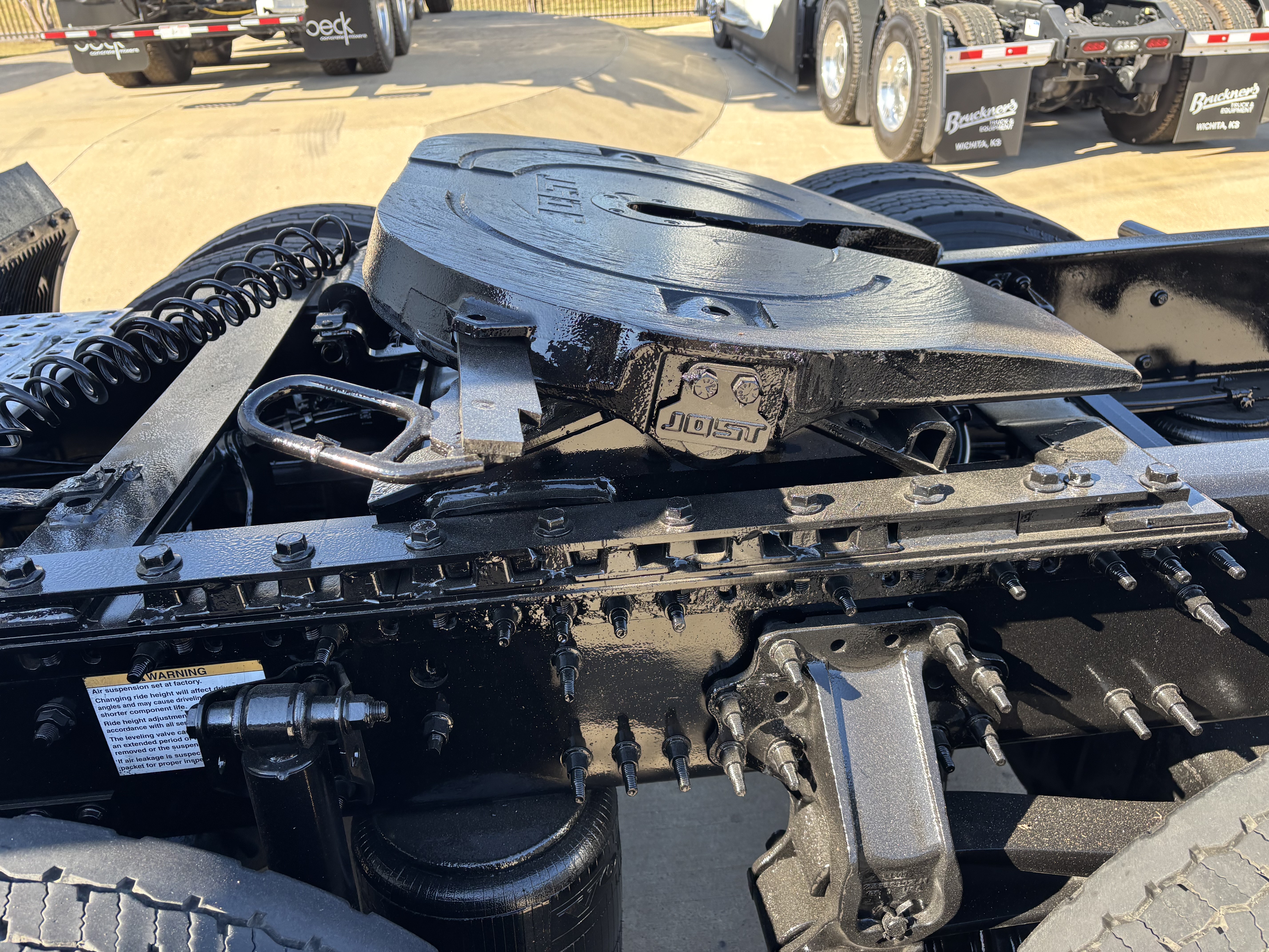 2023 Volvo - image 16