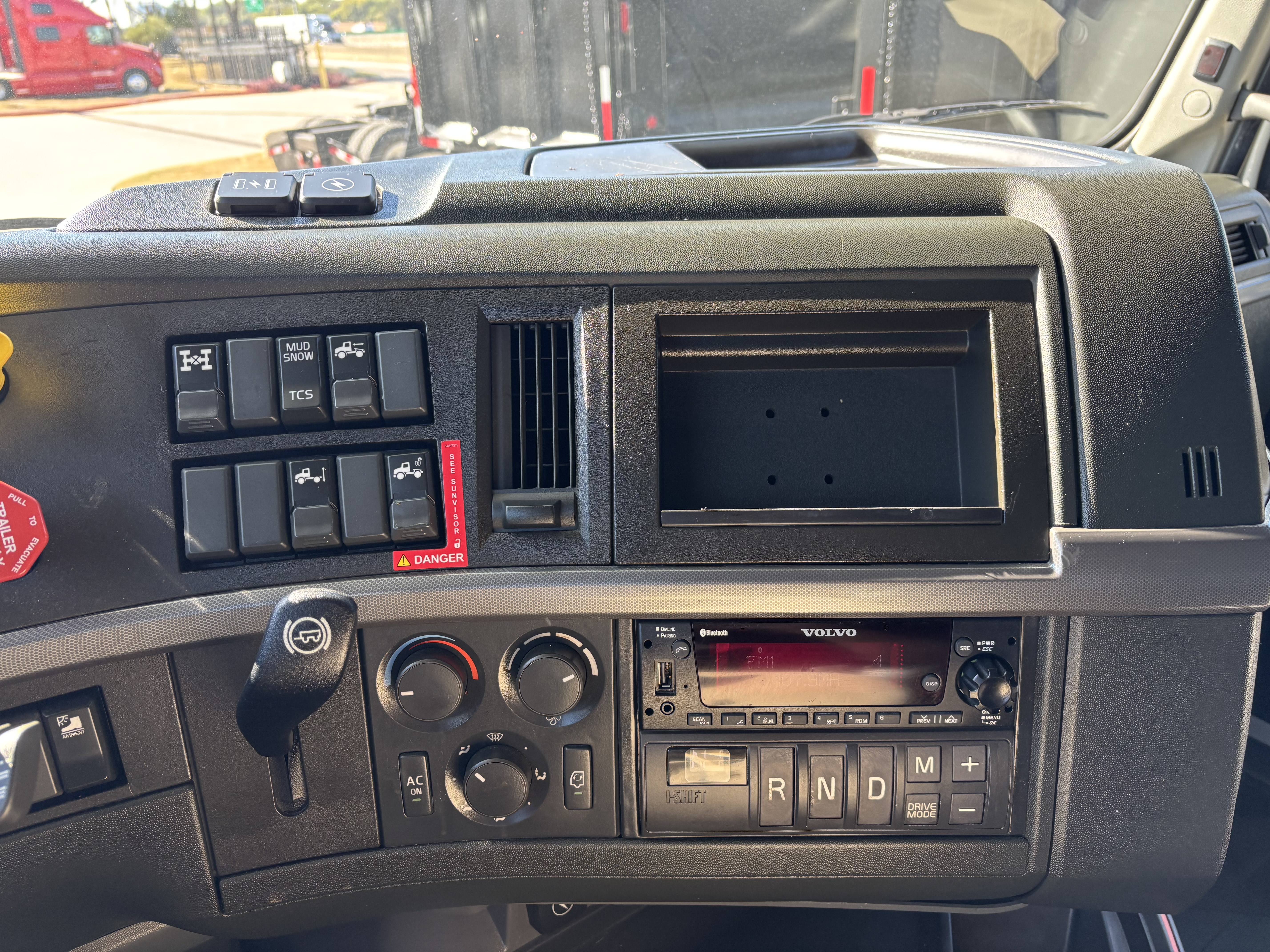 2023 Volvo - image 28