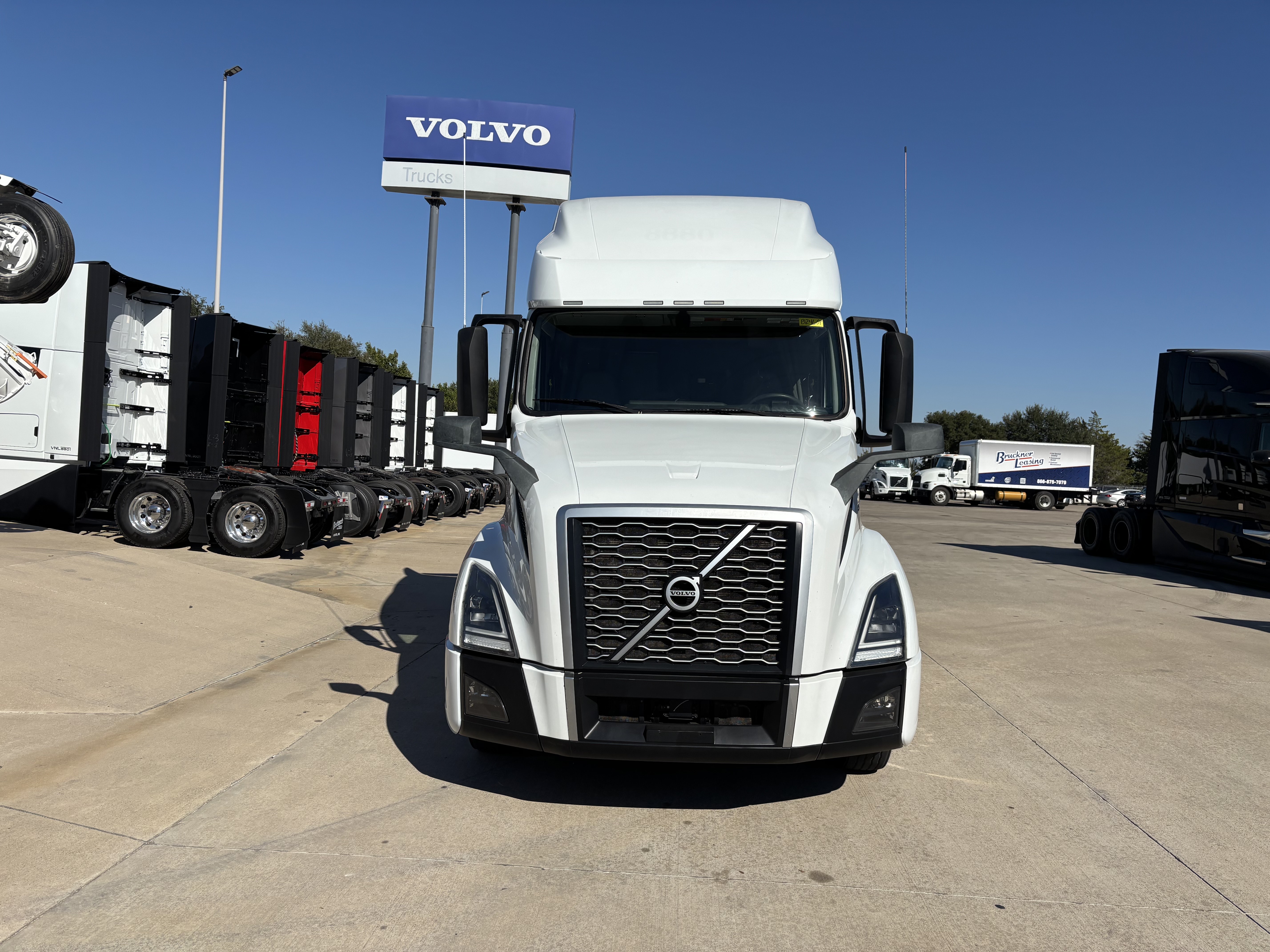 2023 Volvo - image 2