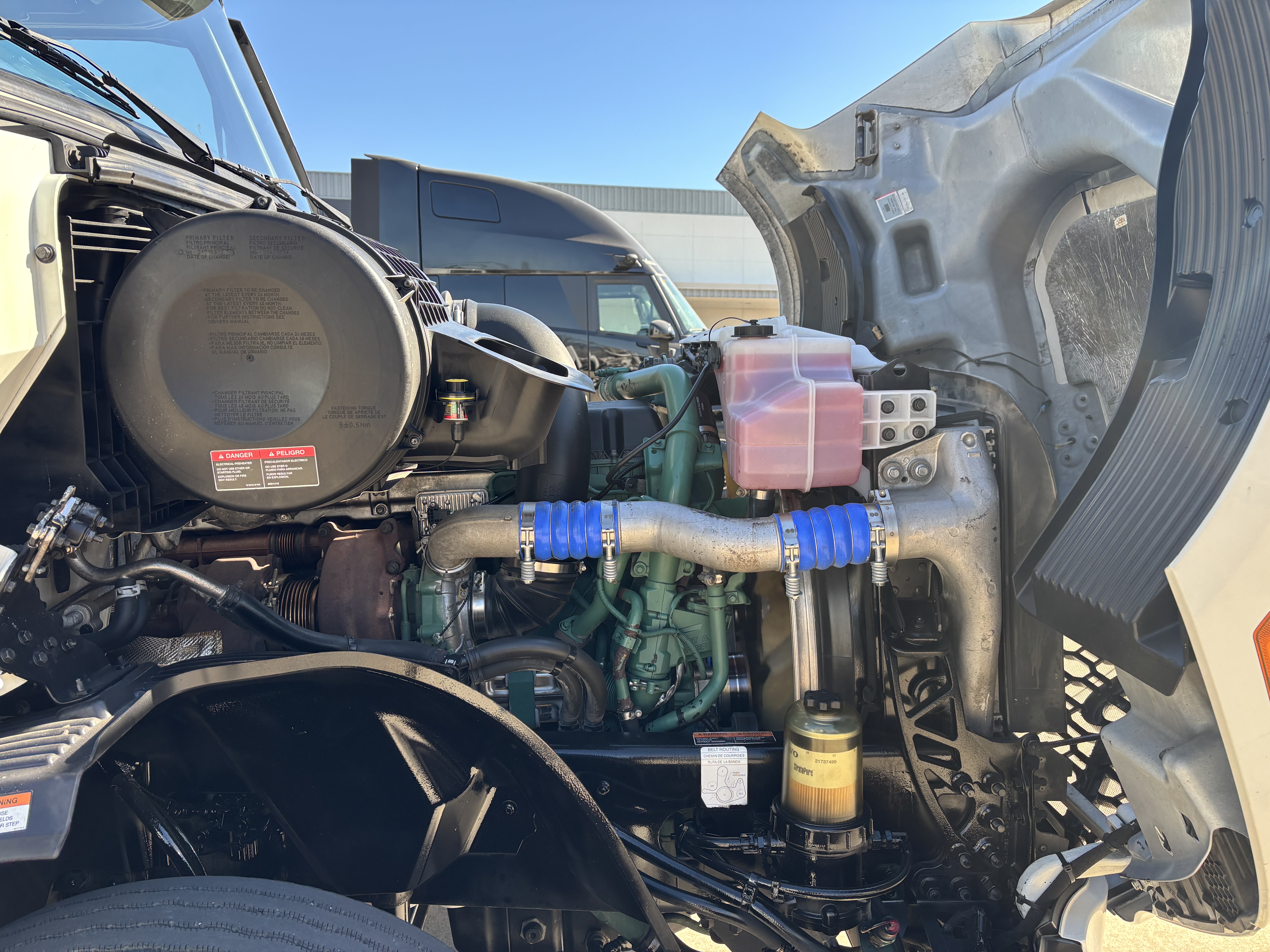 2023 Volvo - image 10