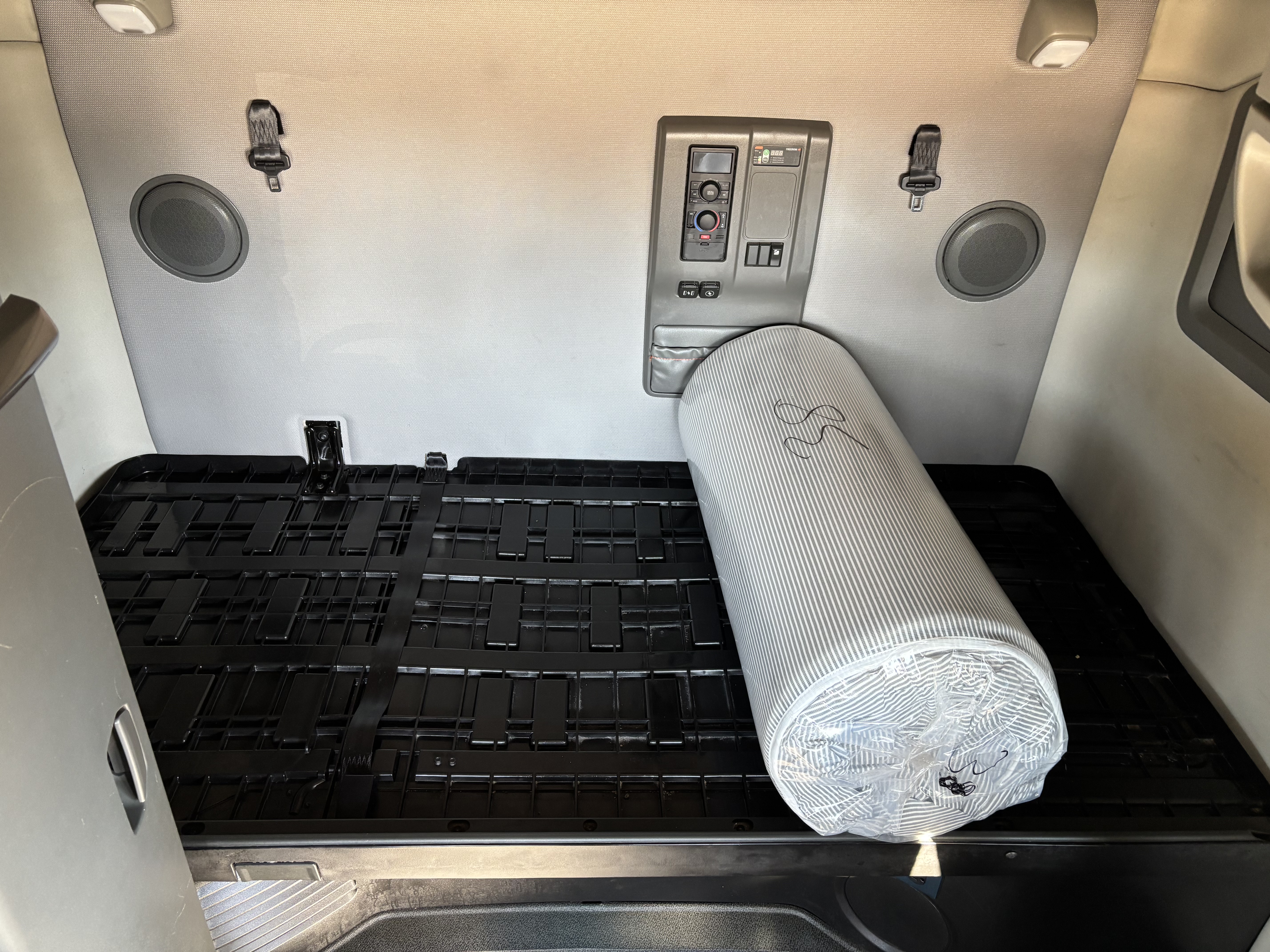 2023 Volvo - image 24