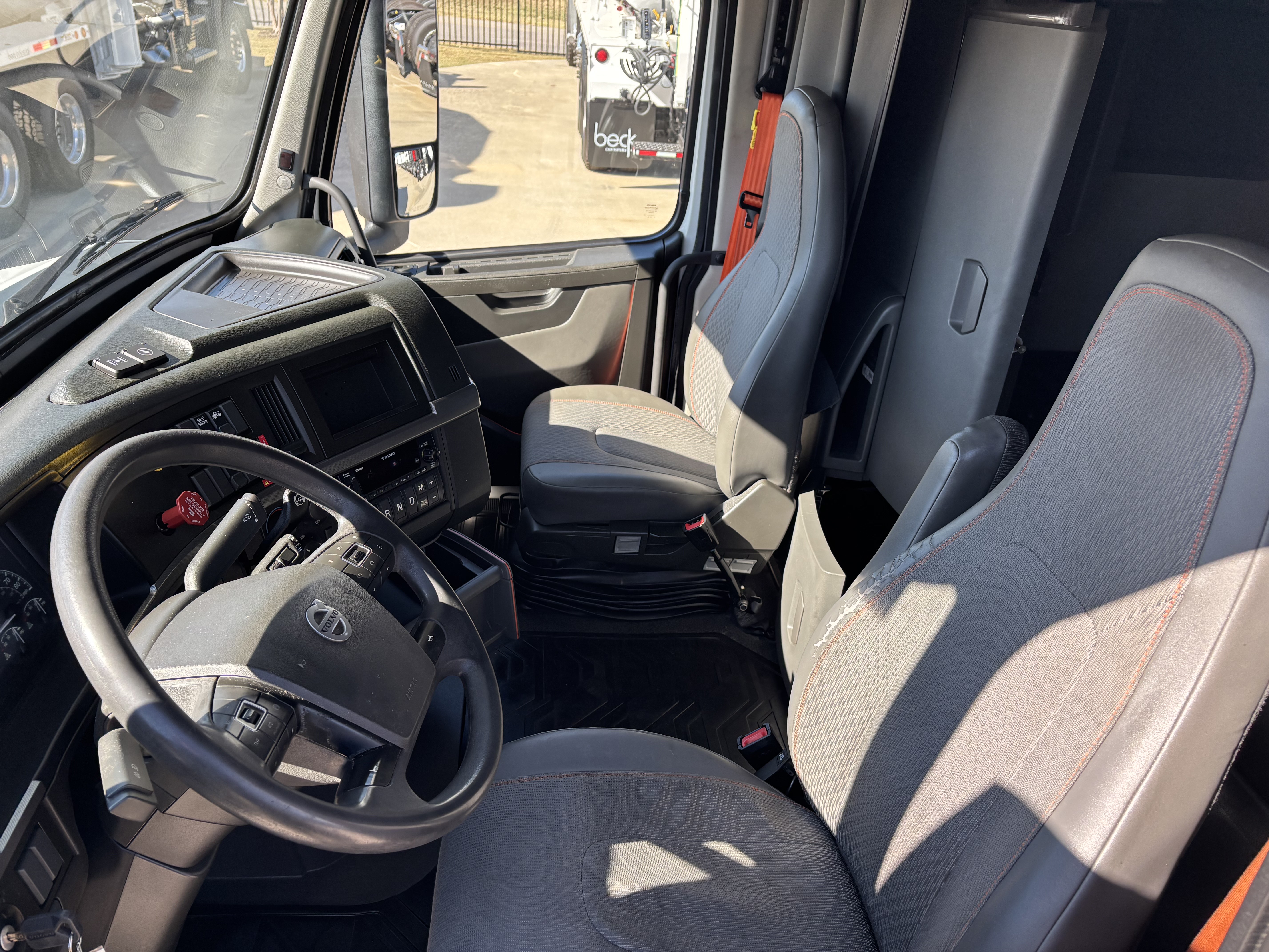 2023 Volvo - image 21