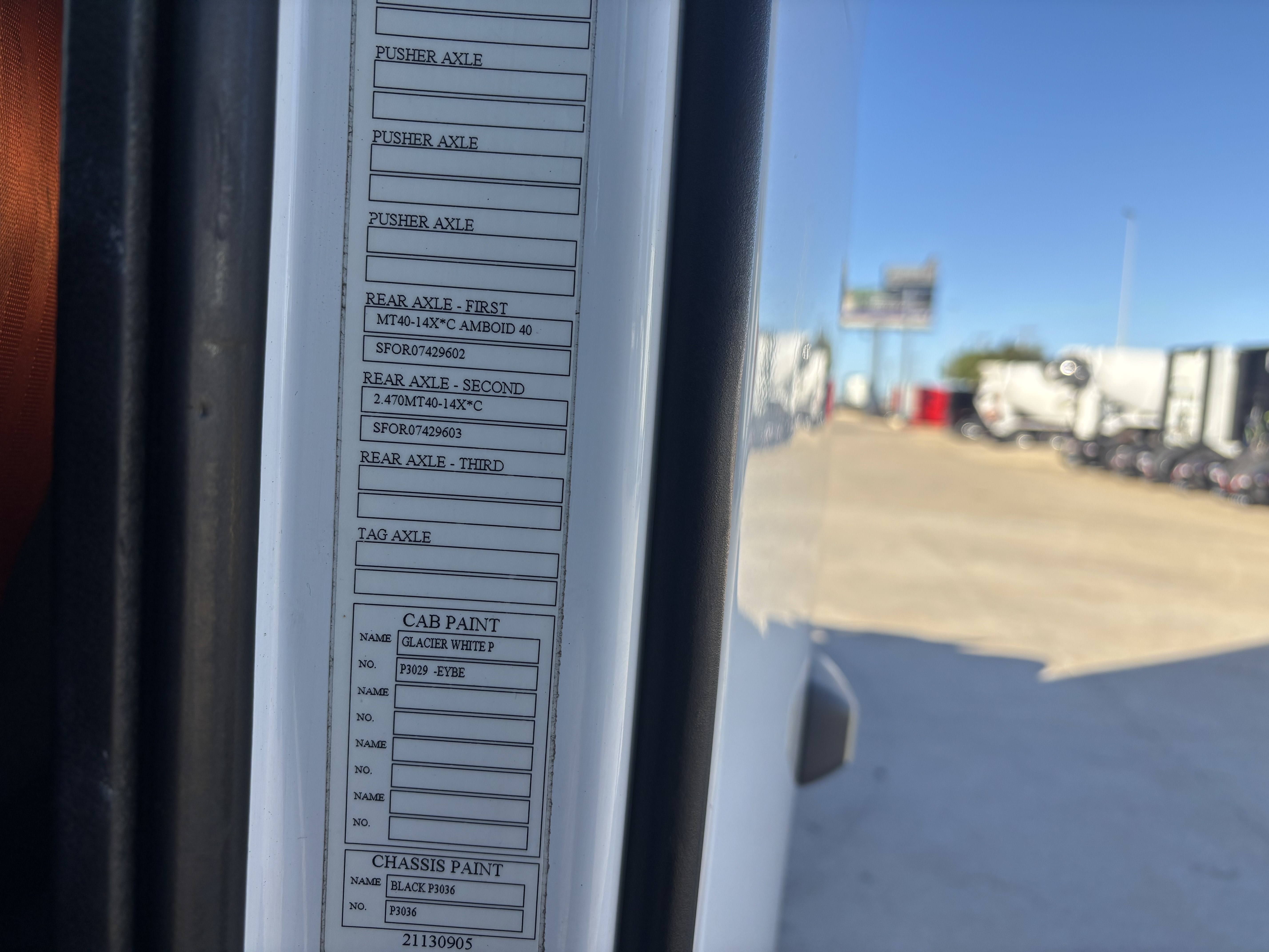 2023 Volvo - image 31