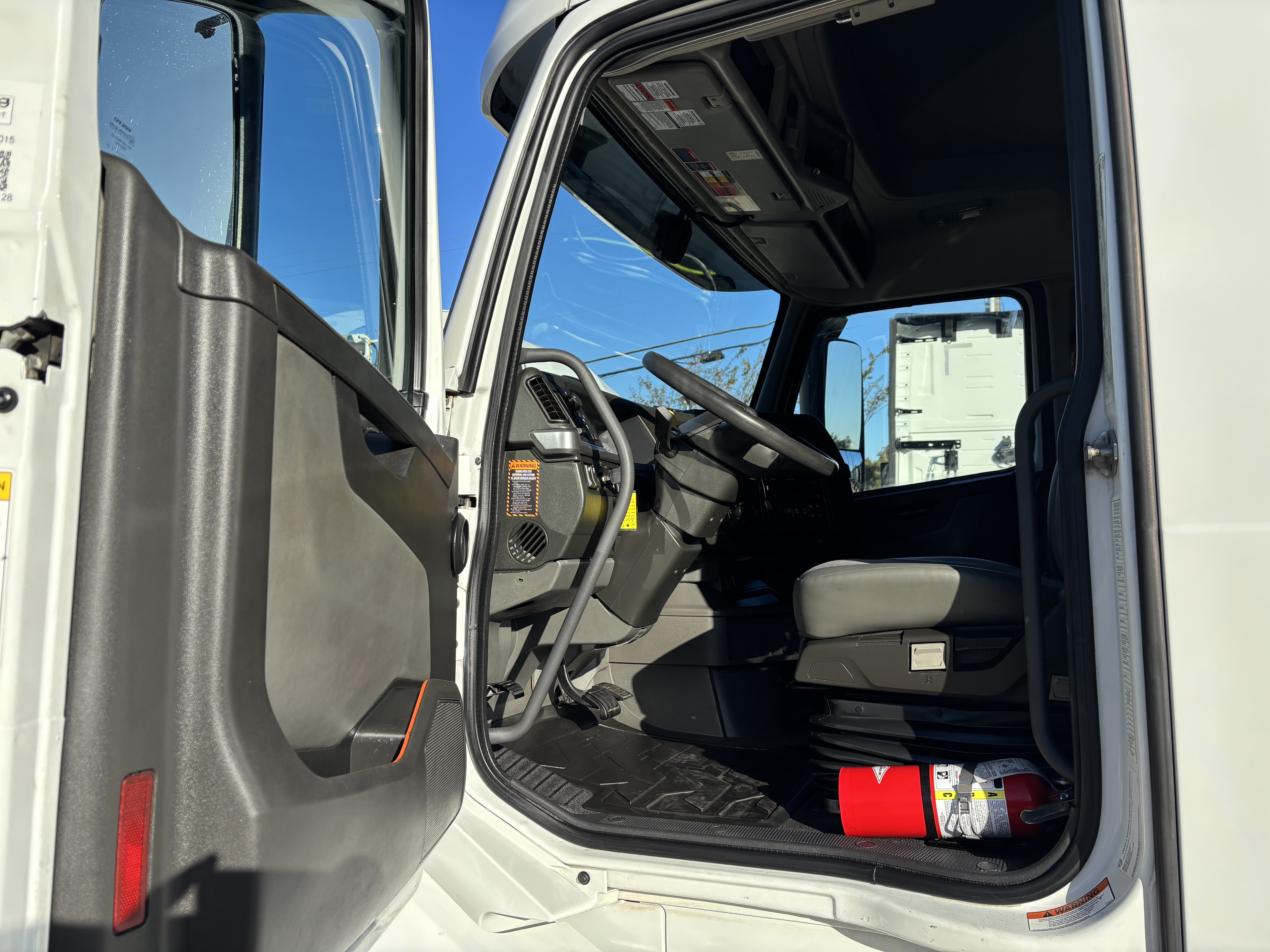 2023 Volvo - image 20