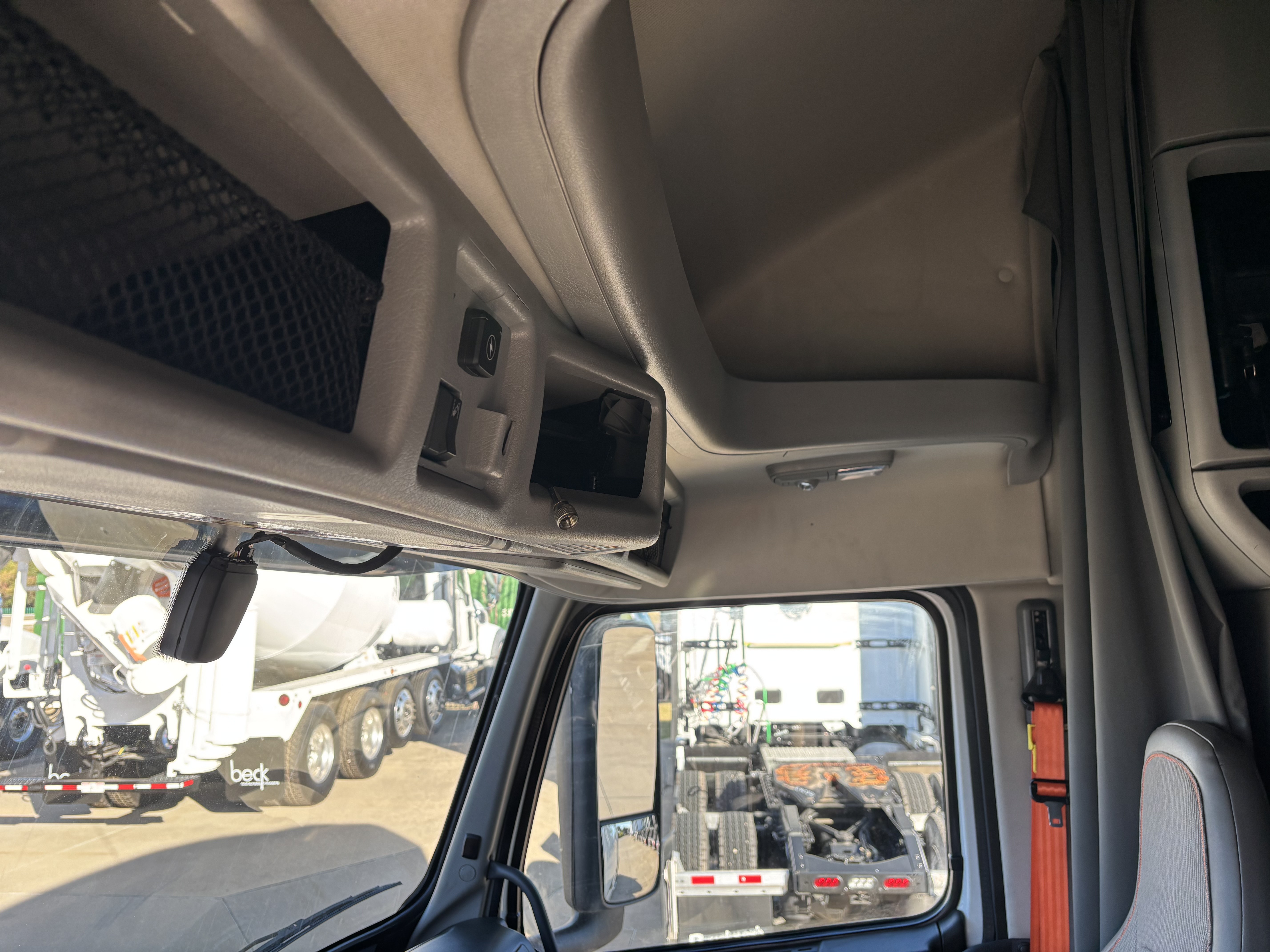 2023 Volvo - image 22