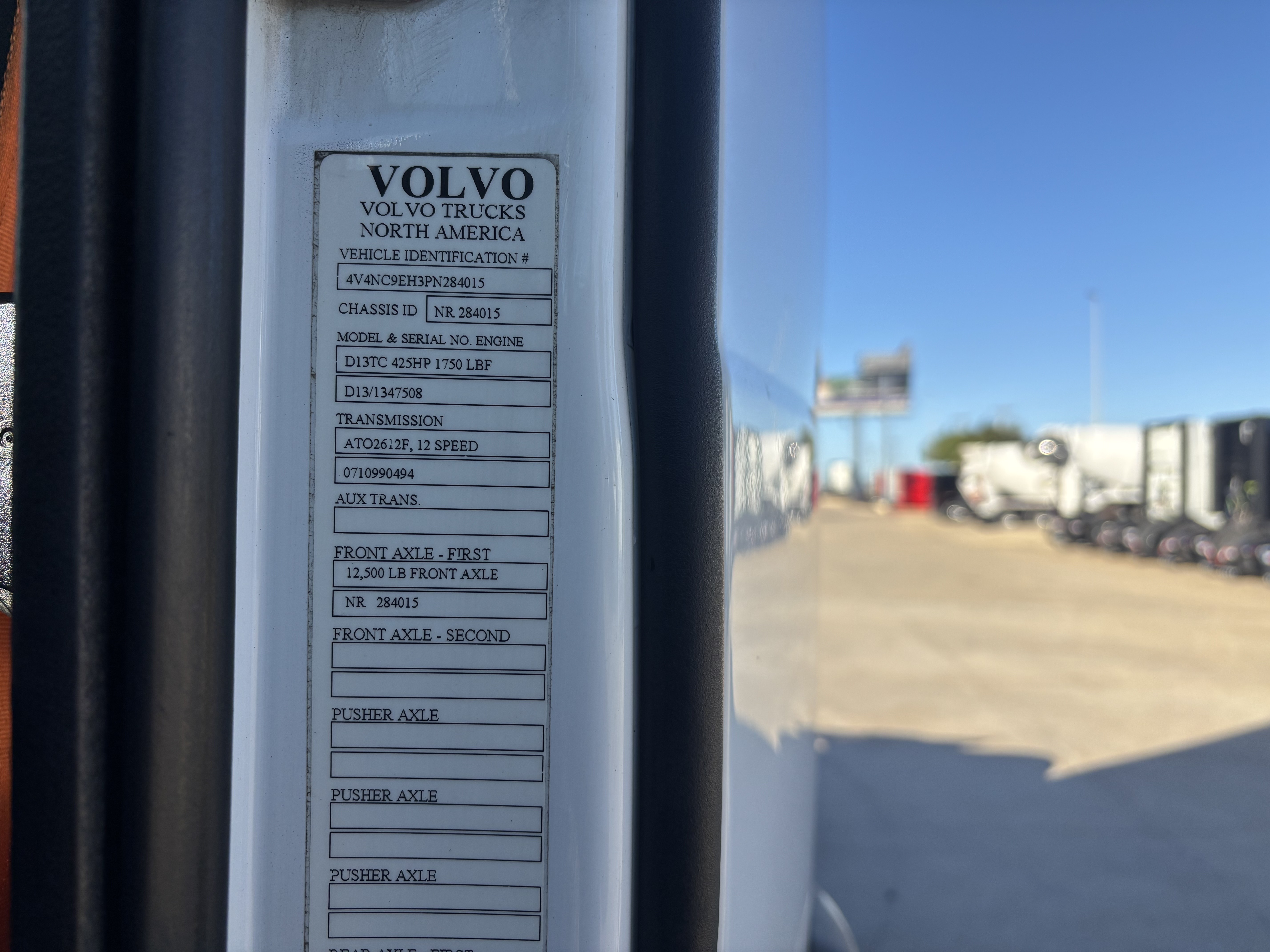 2023 Volvo - image 30