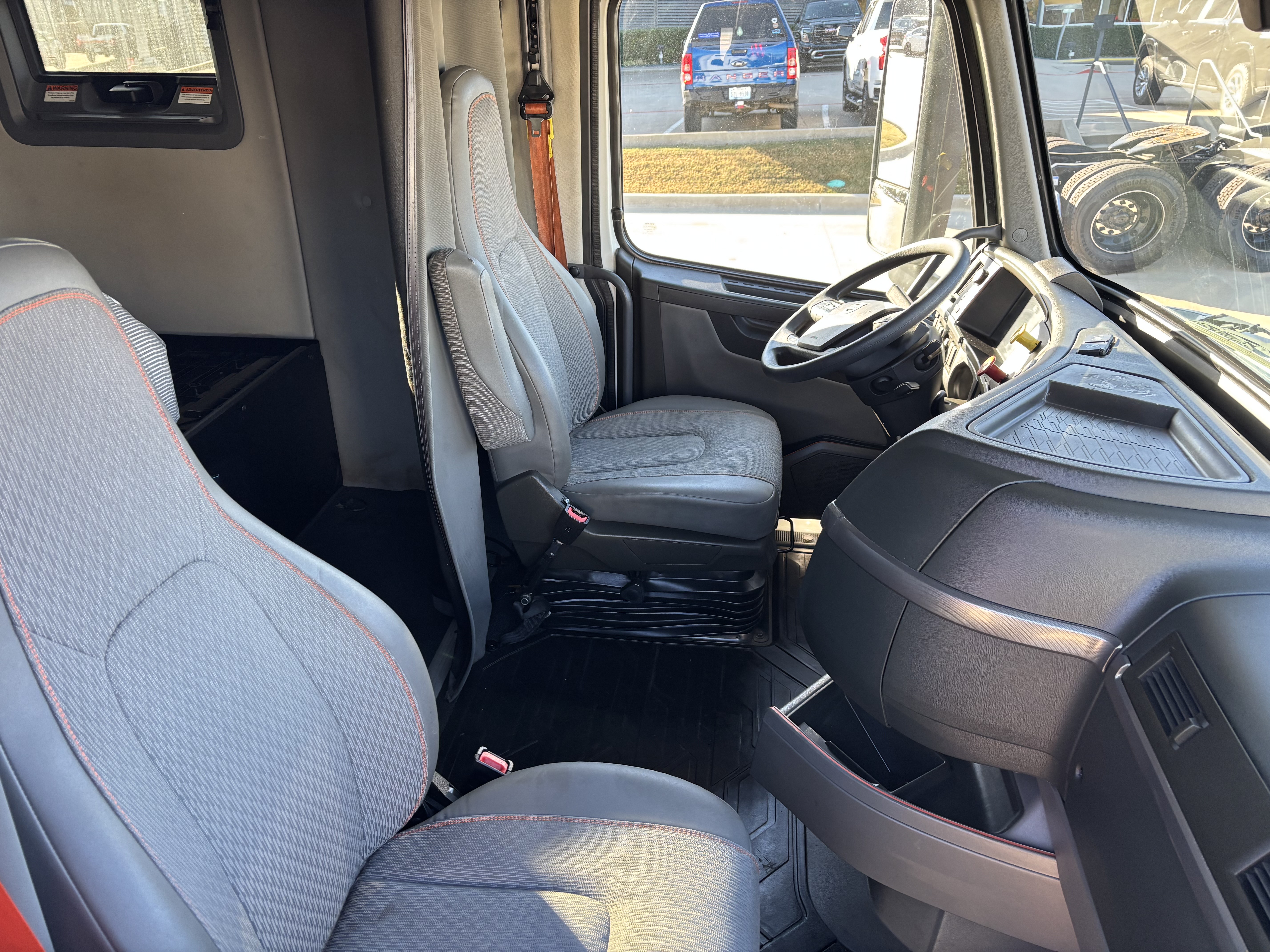 2023 Volvo - image 19