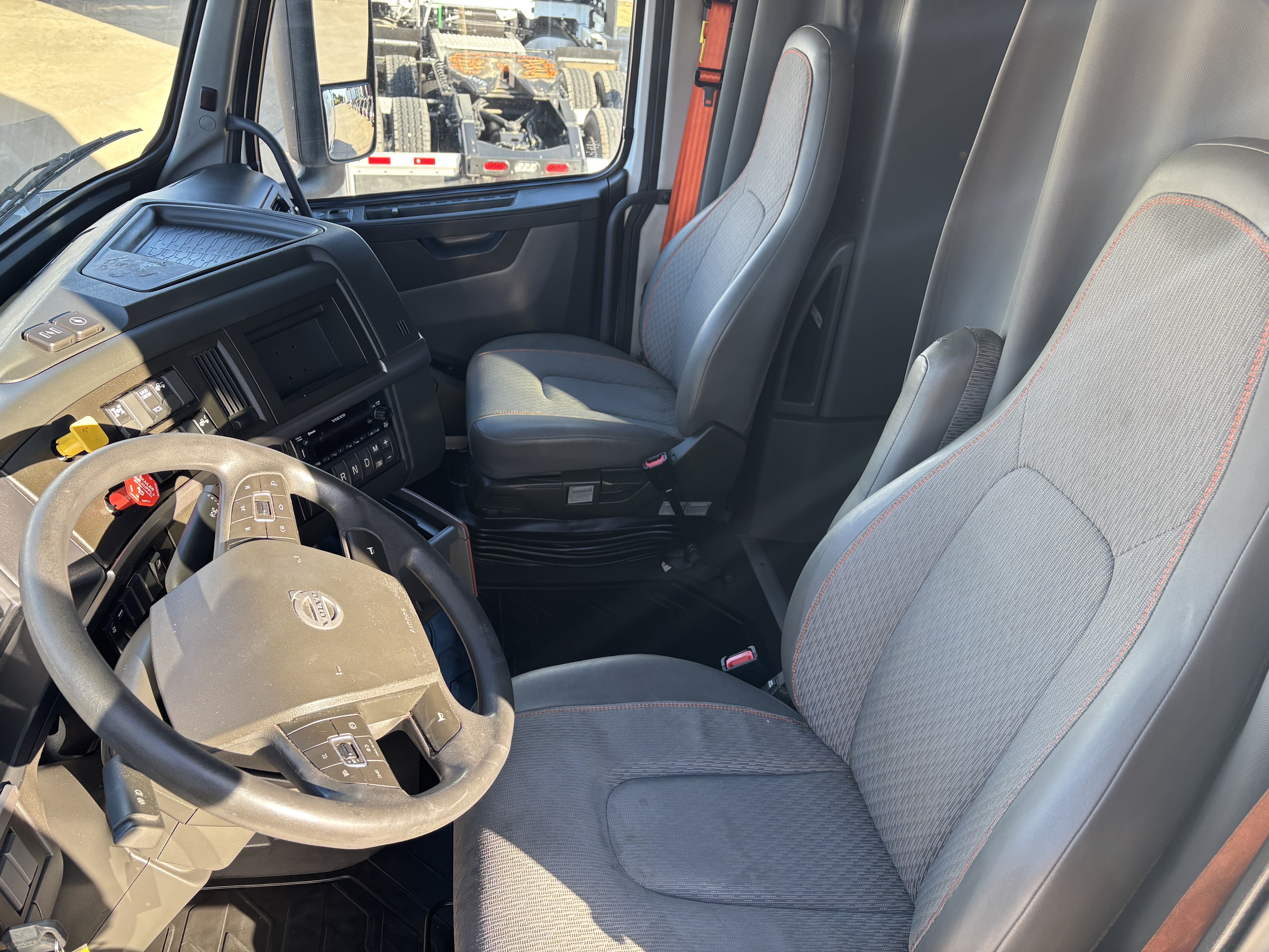 2023 Volvo - image 21