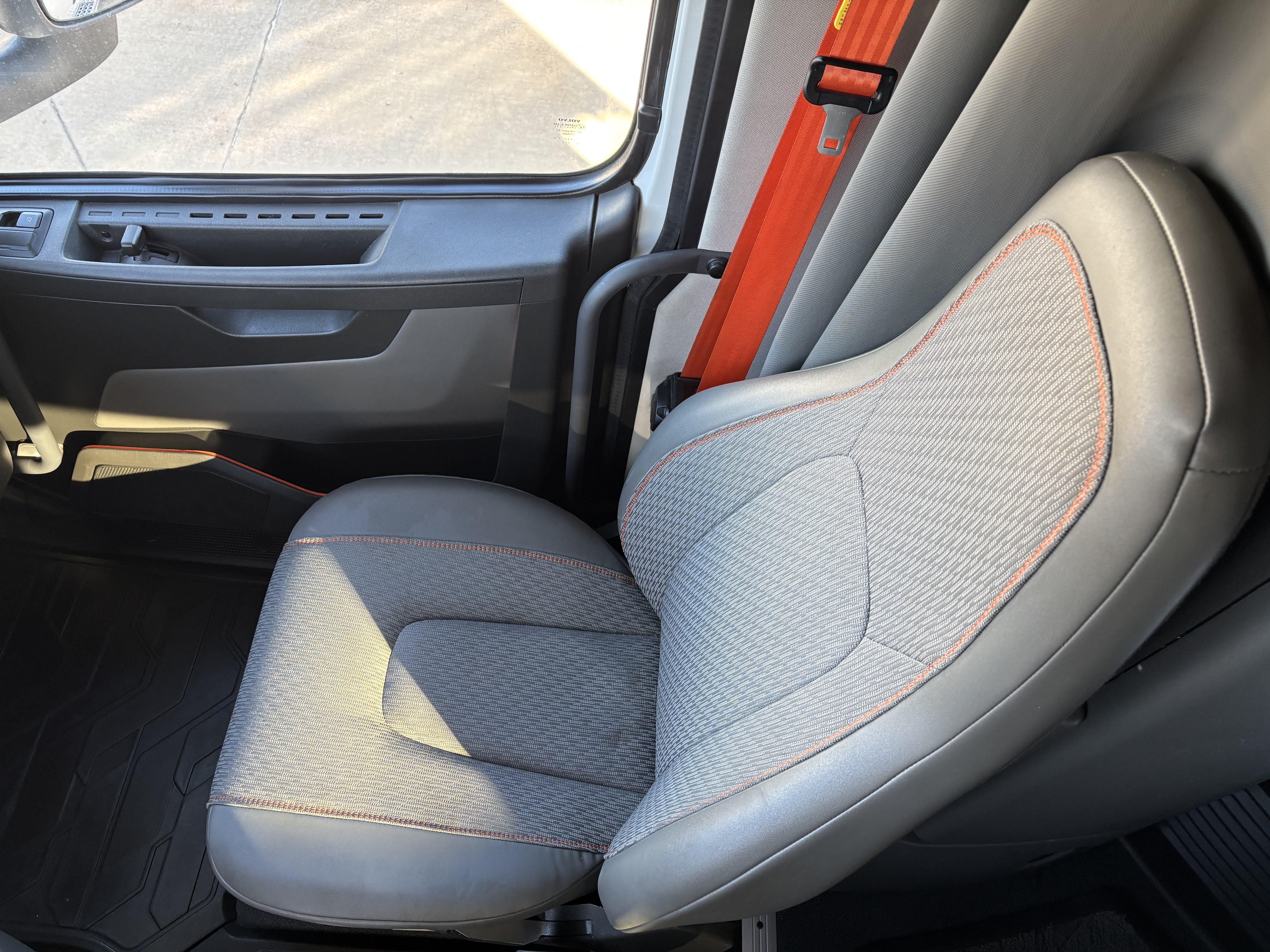 2023 Volvo - image 23