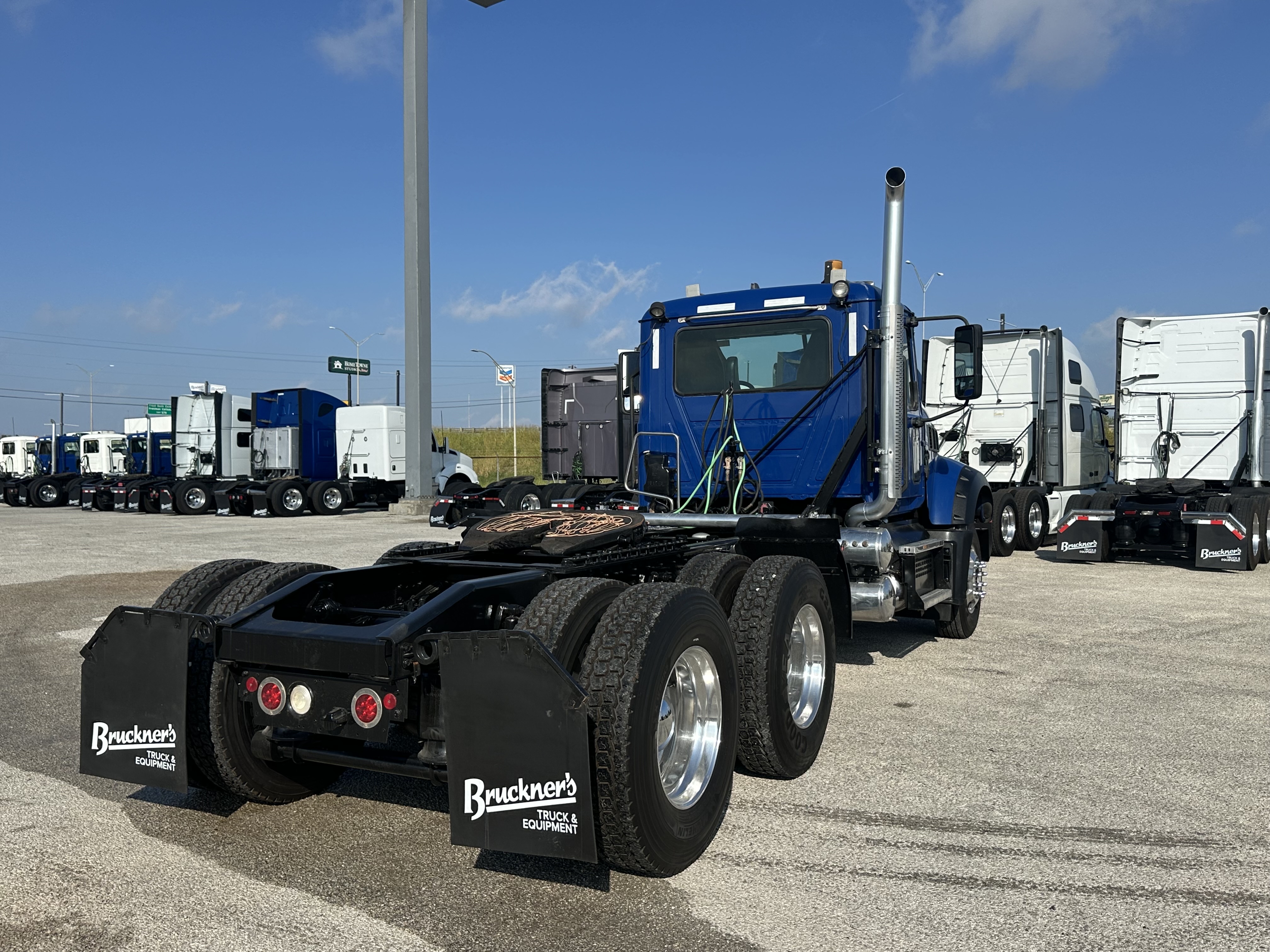 2023 Mack Granite - image 7