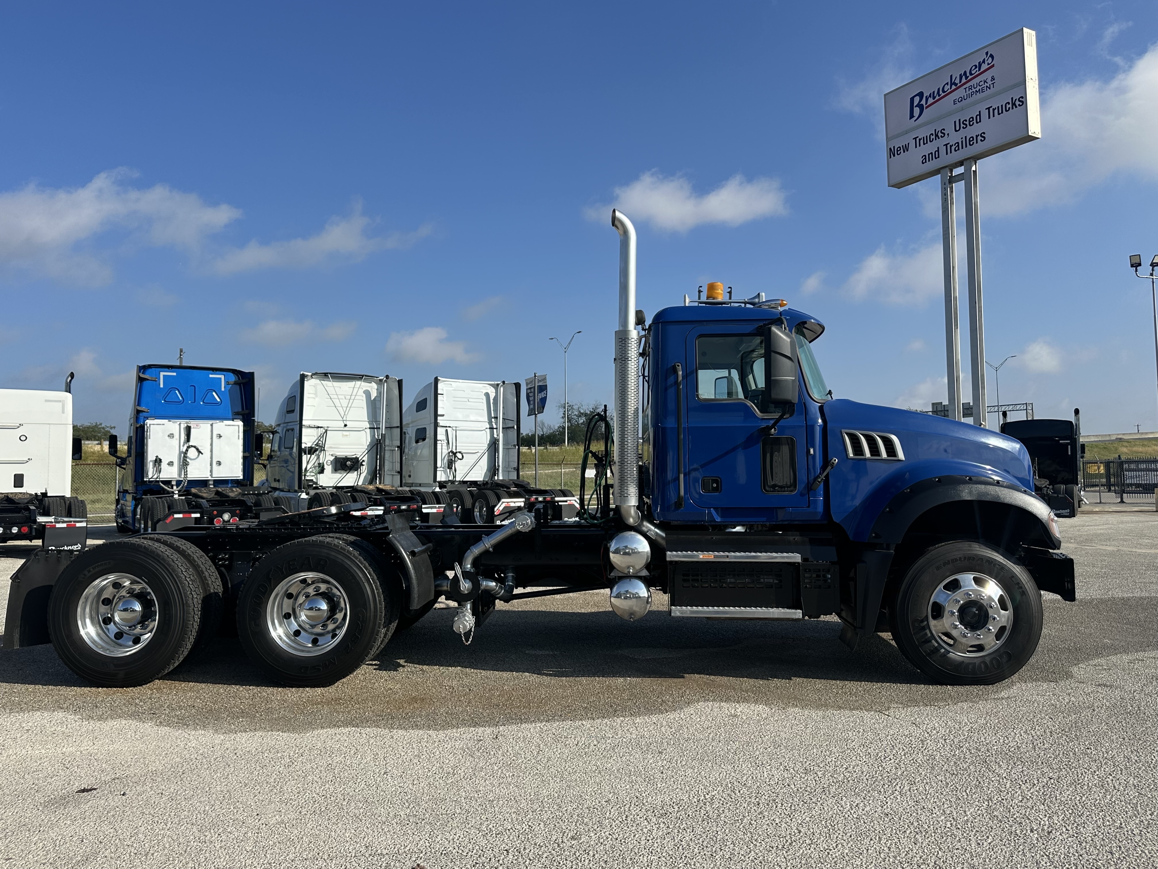 2023 Mack Granite - image 5