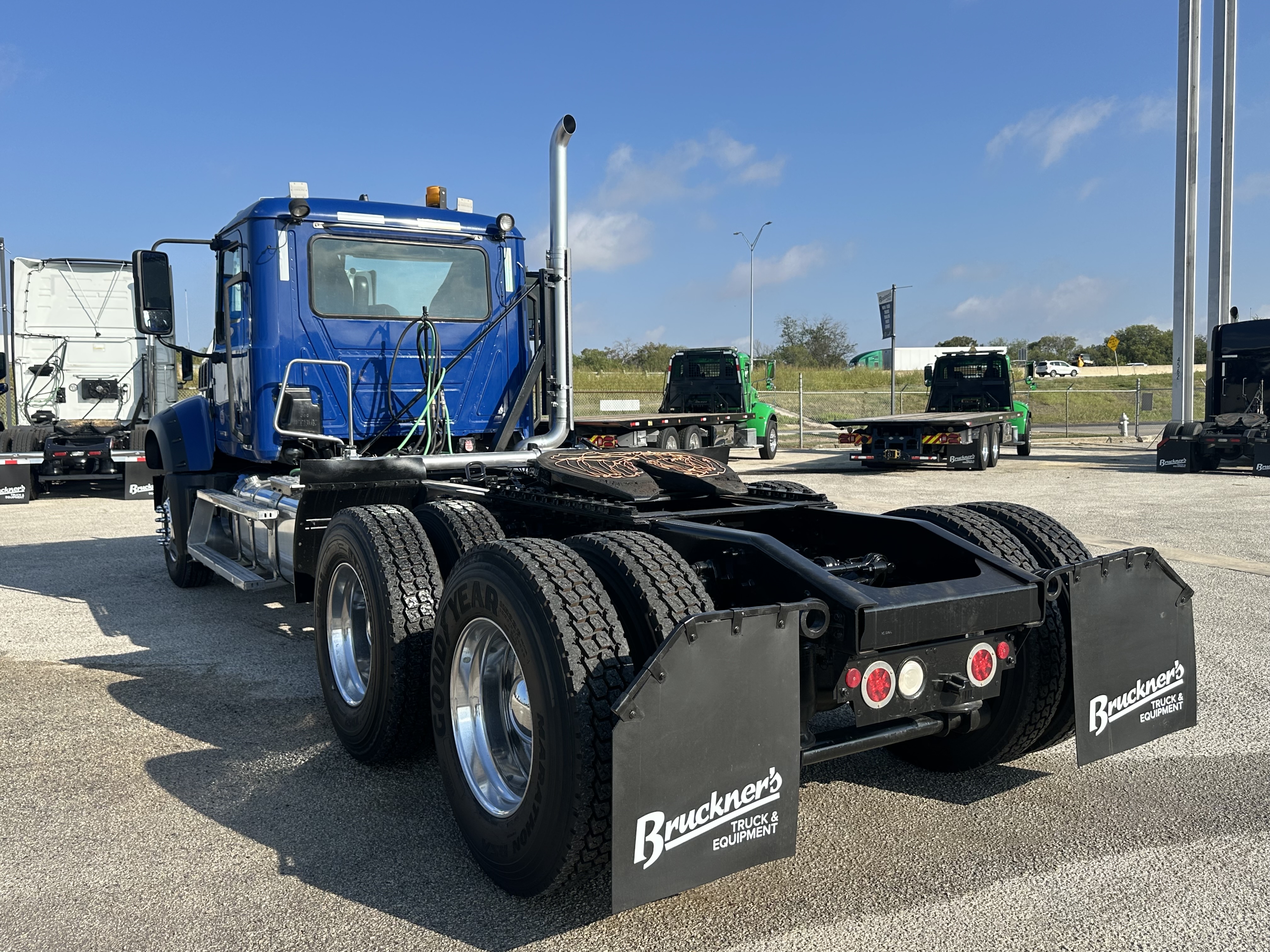 2023 Mack Granite - image 6