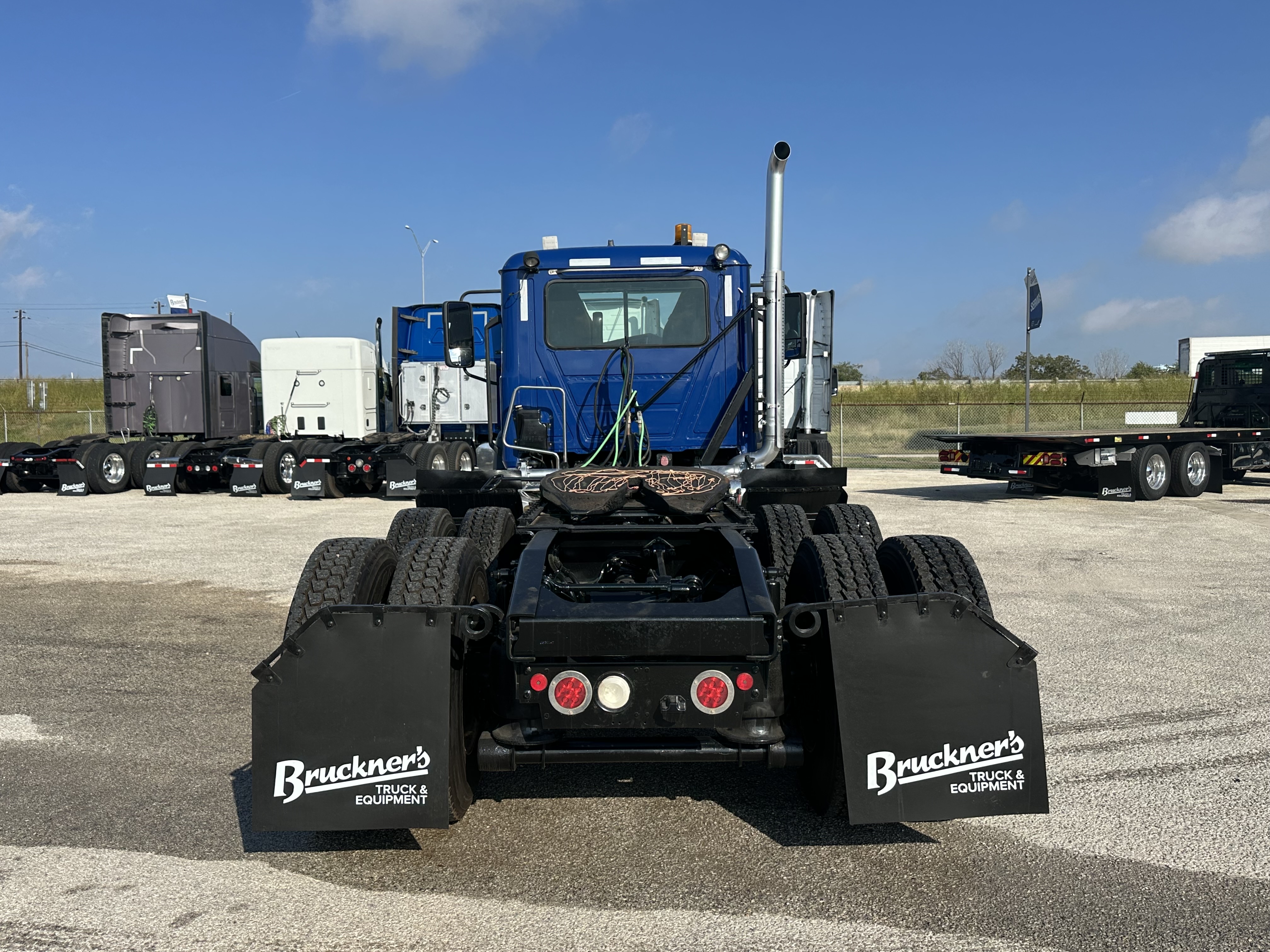 2023 Mack Granite - image 8