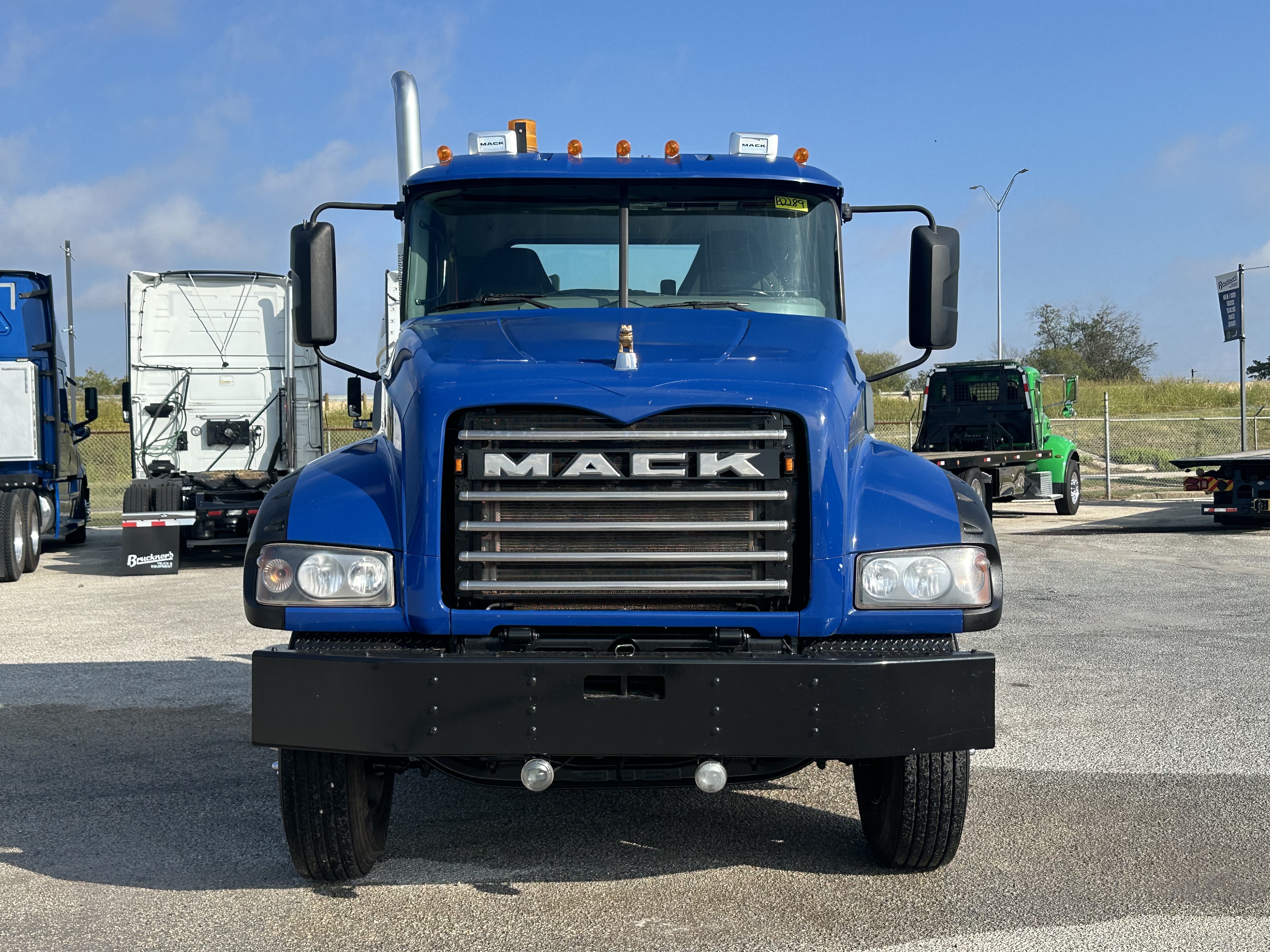 2023 Mack Granite - image 3