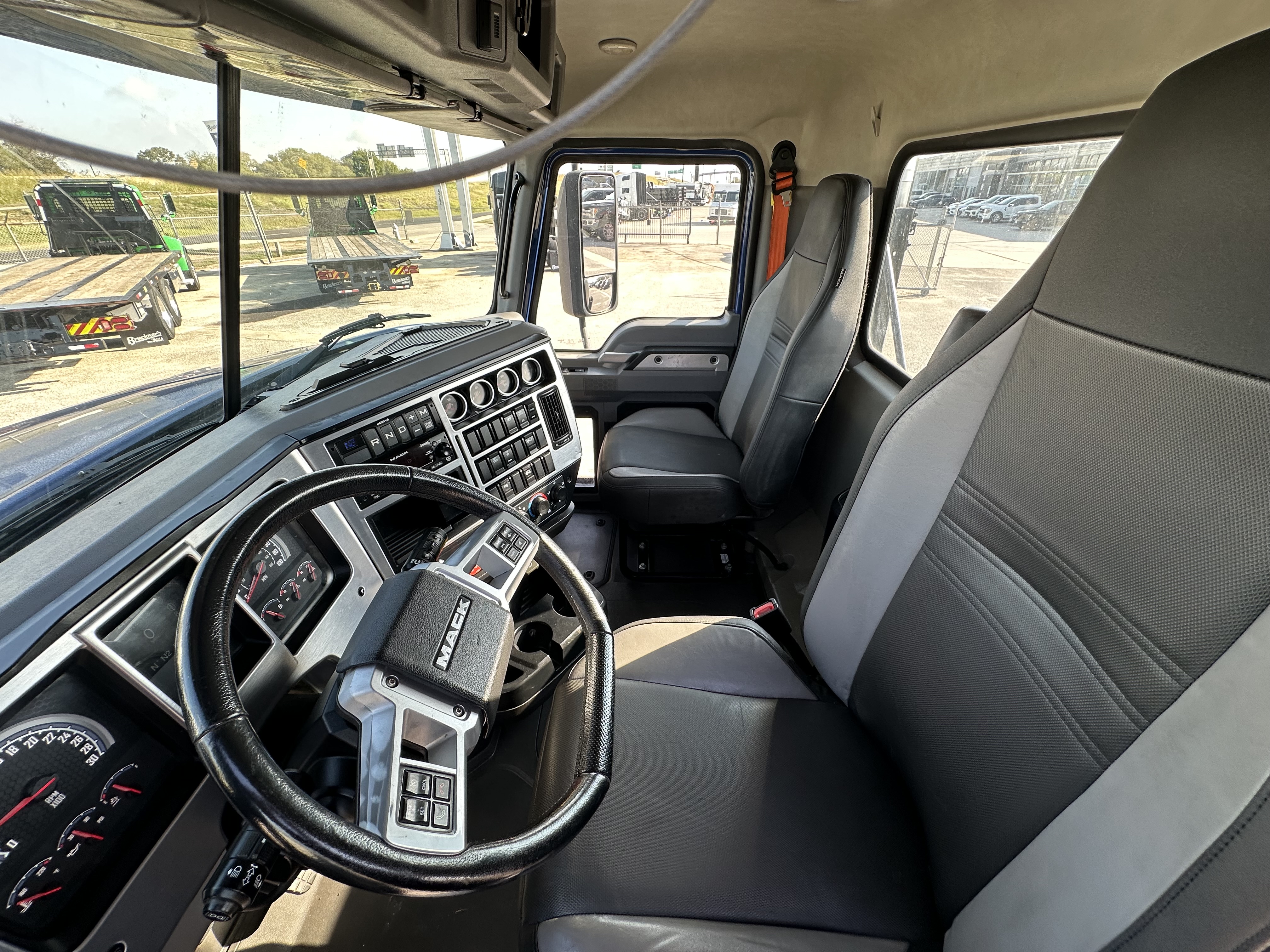 2023 Mack Granite - image 13