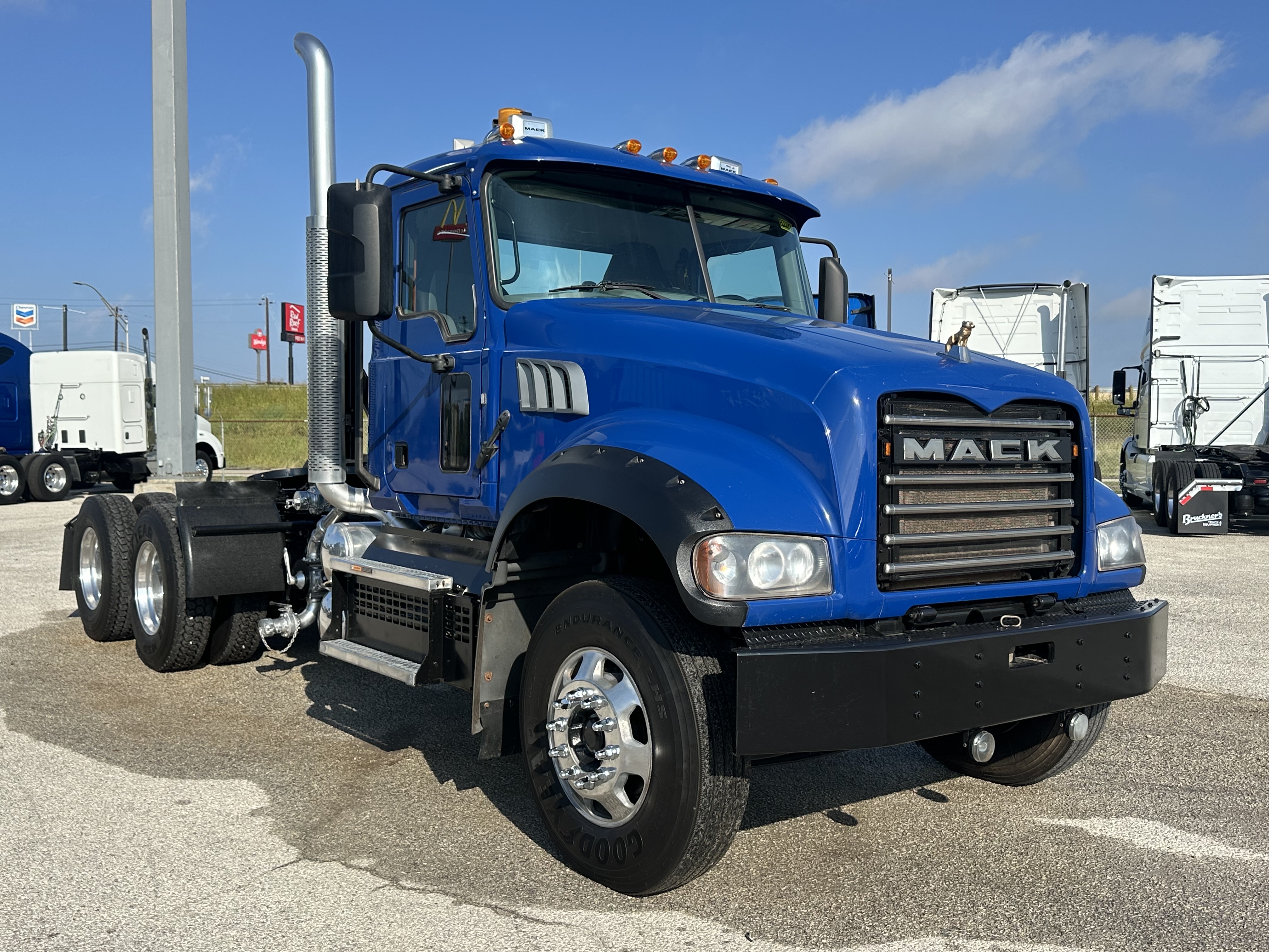 2023 Mack Granite - image 2