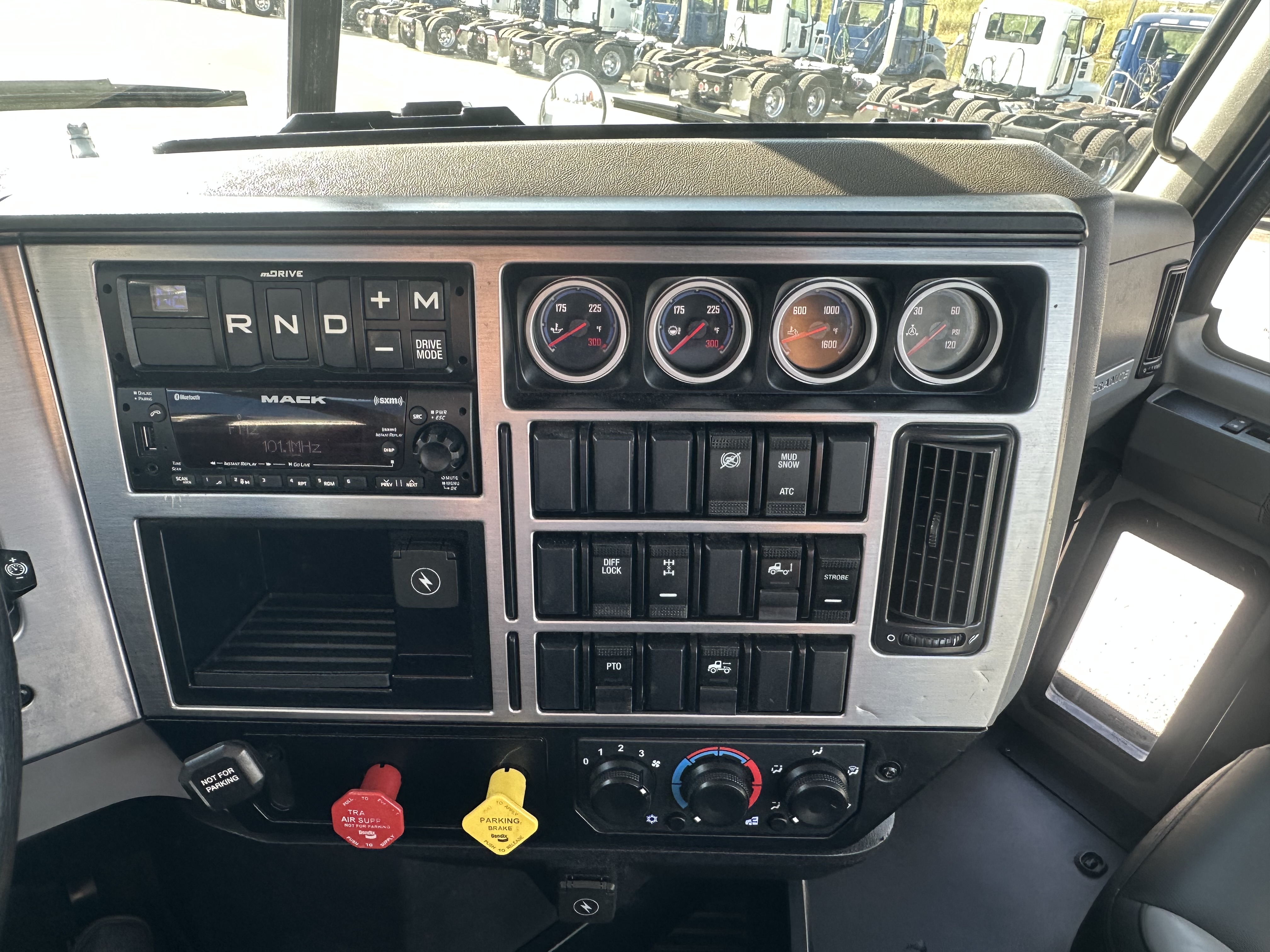 2024 Mack Granite - image 14