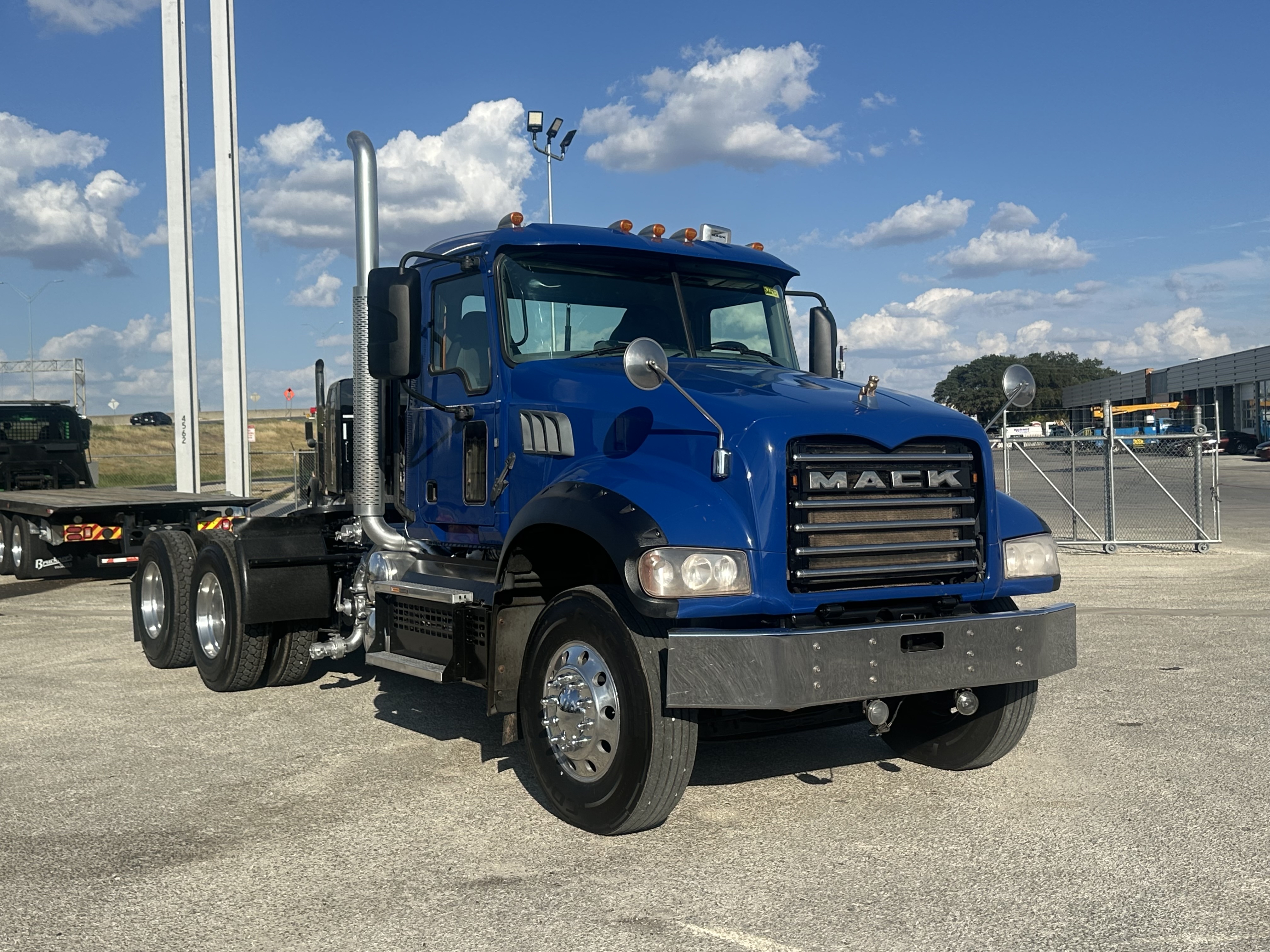 2024 Mack Granite - image 2