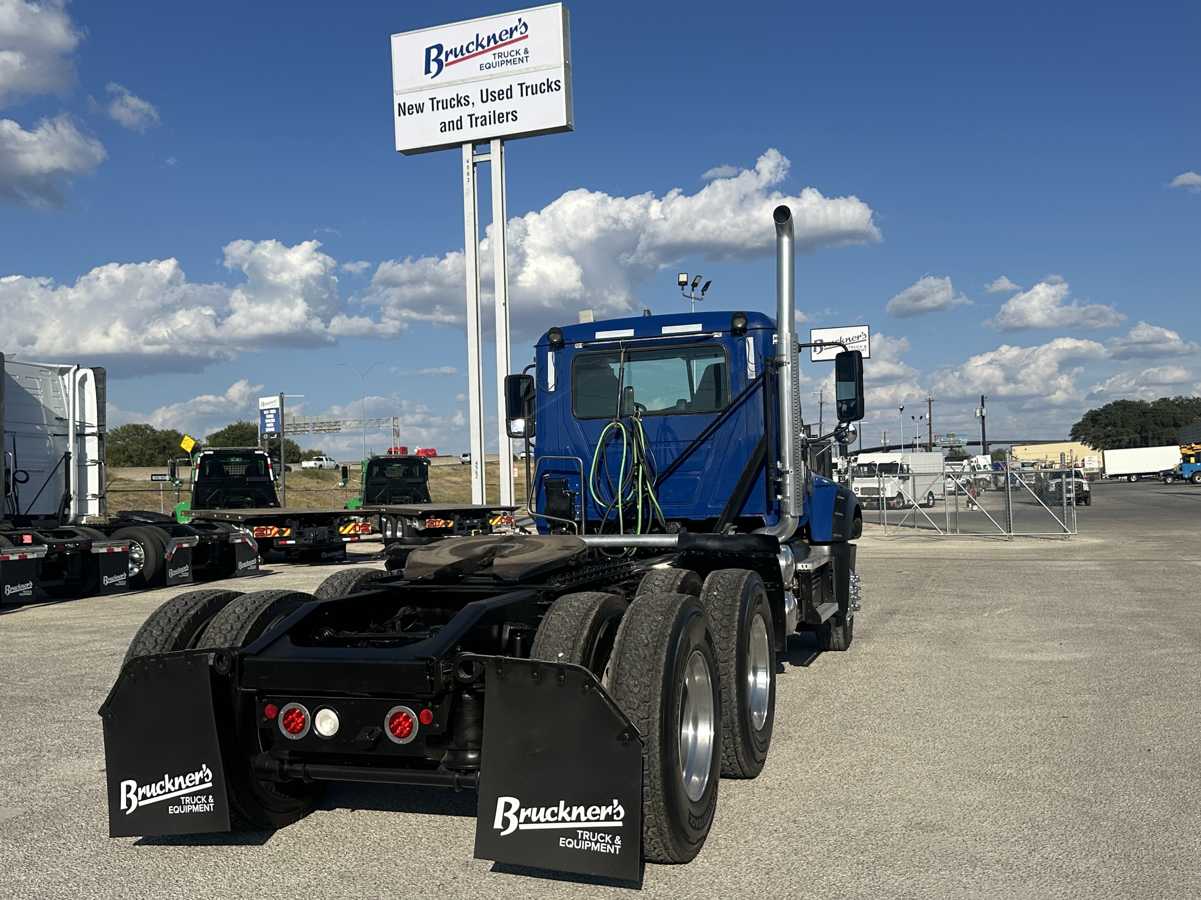 2024 Mack Granite - image 7