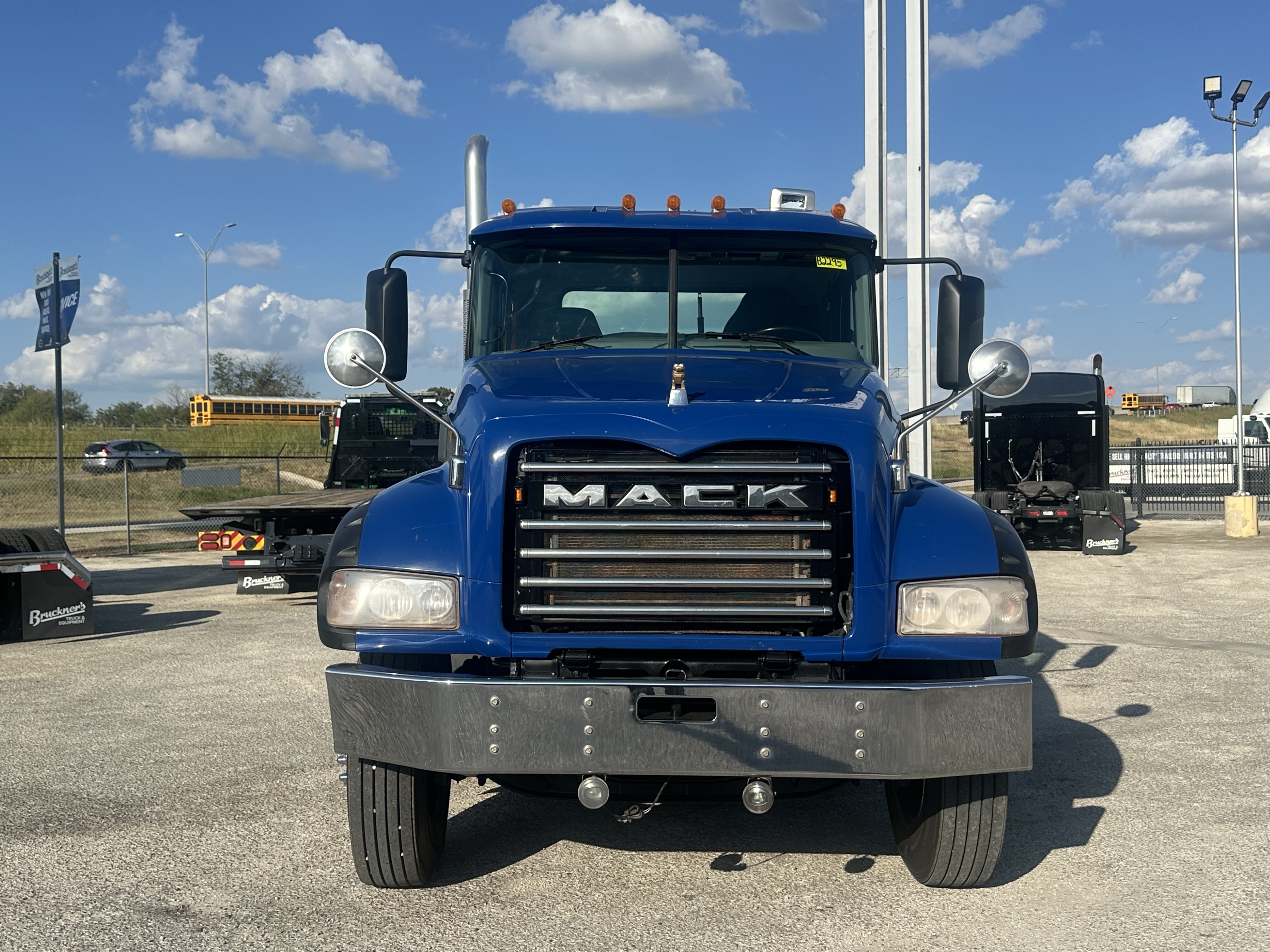 2024 Mack Granite - image 3