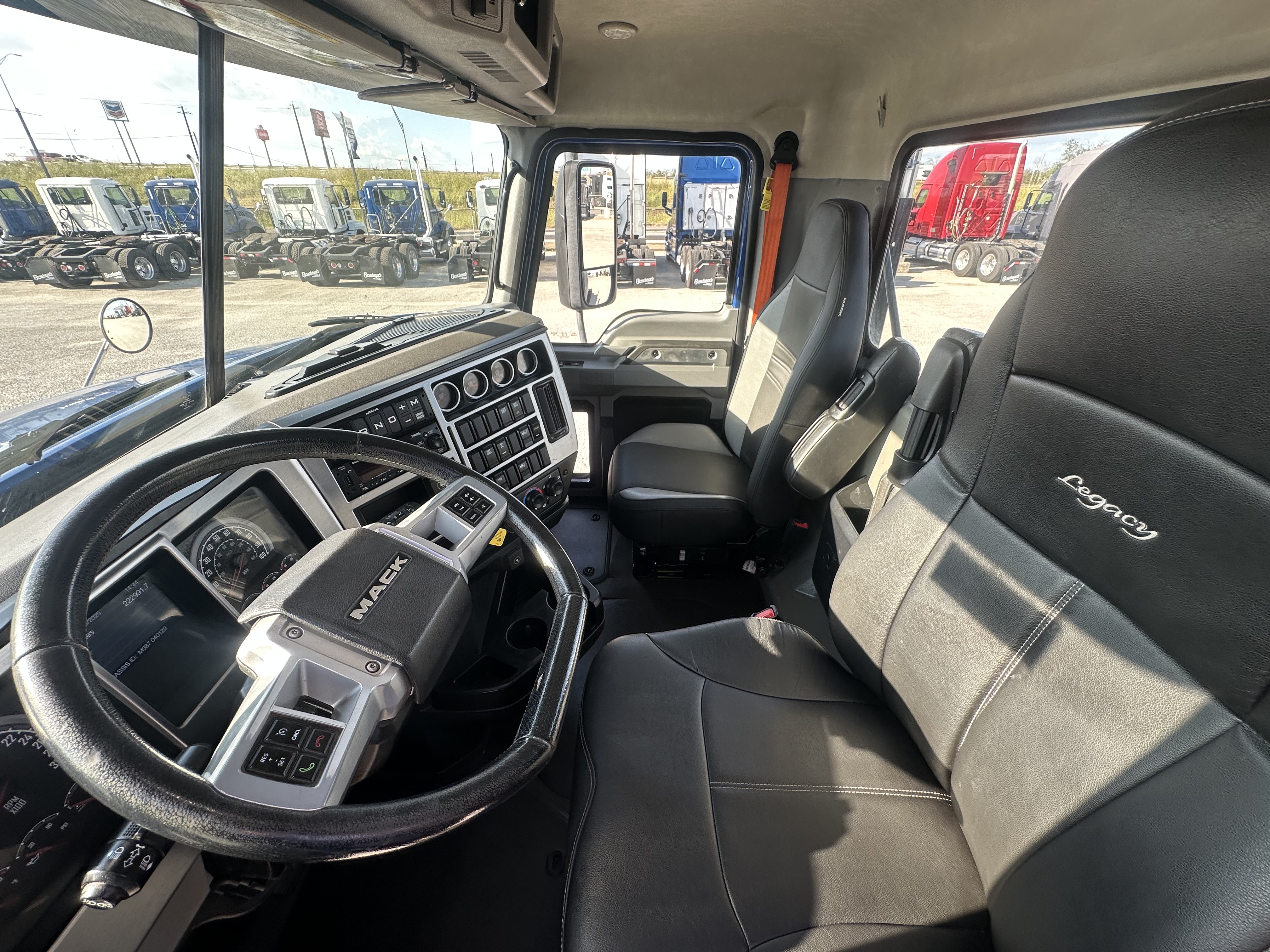 2024 Mack Granite - image 12