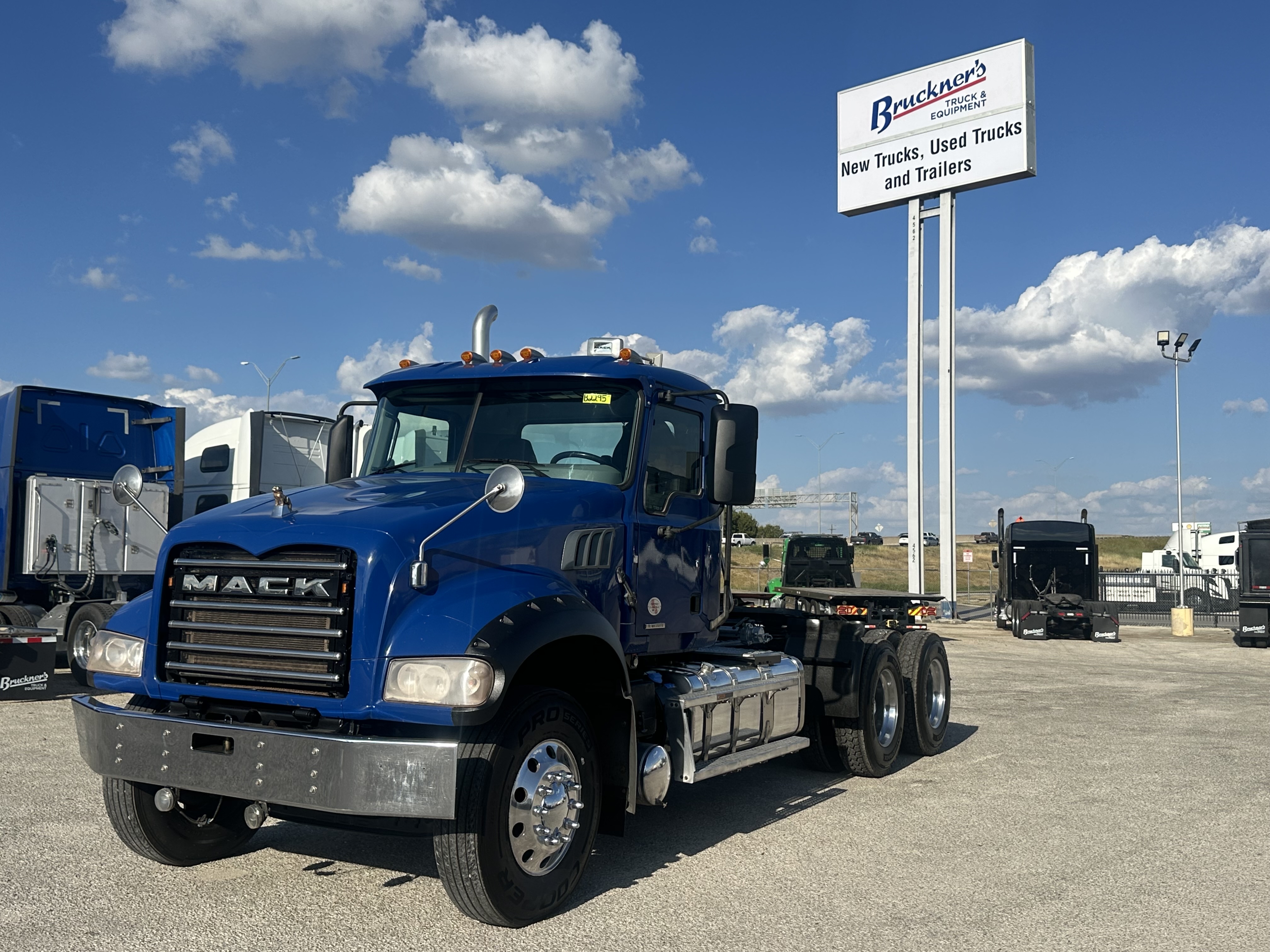 2024 Mack Granite - image 1