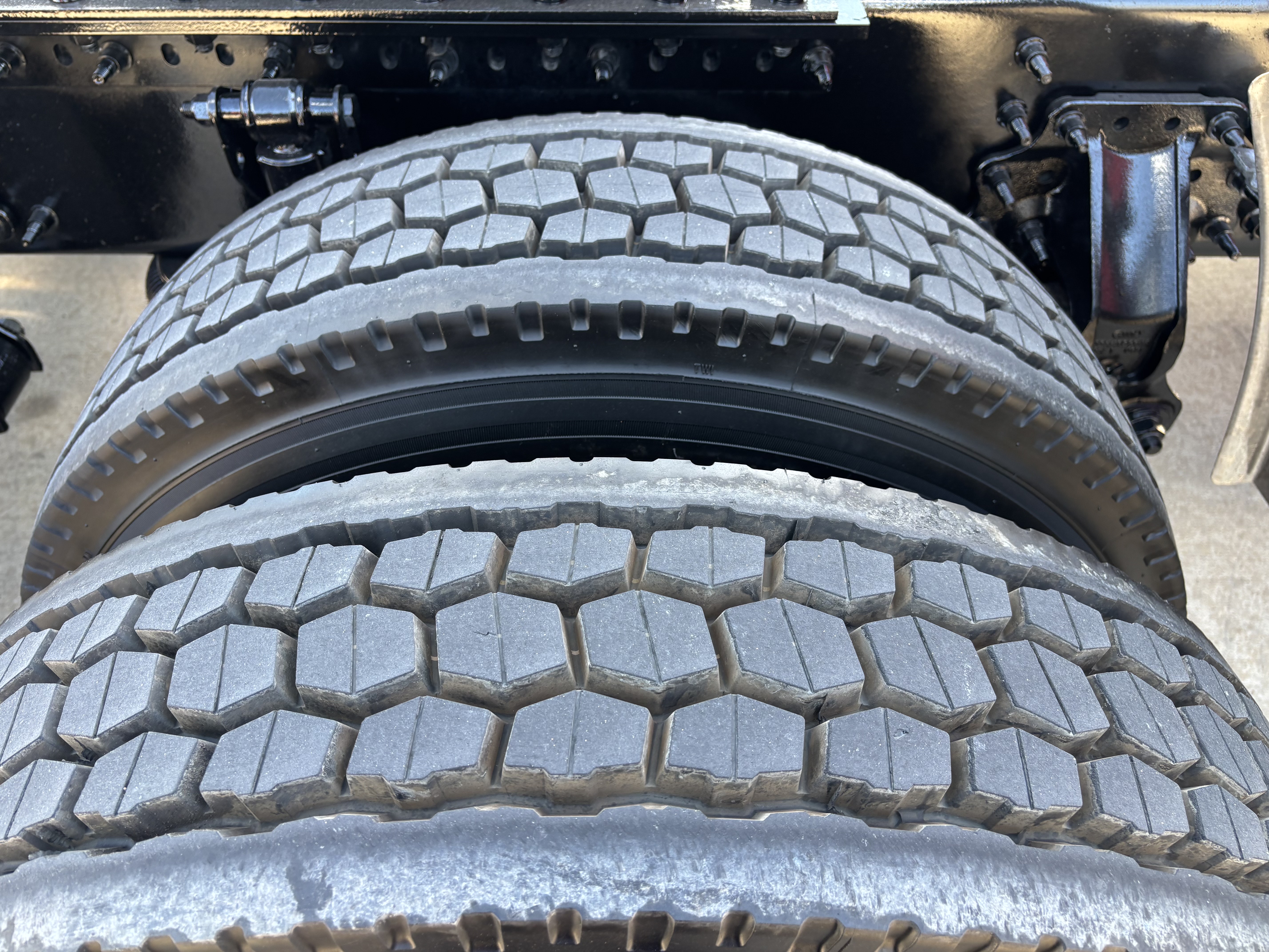 2023 Volvo - image 12