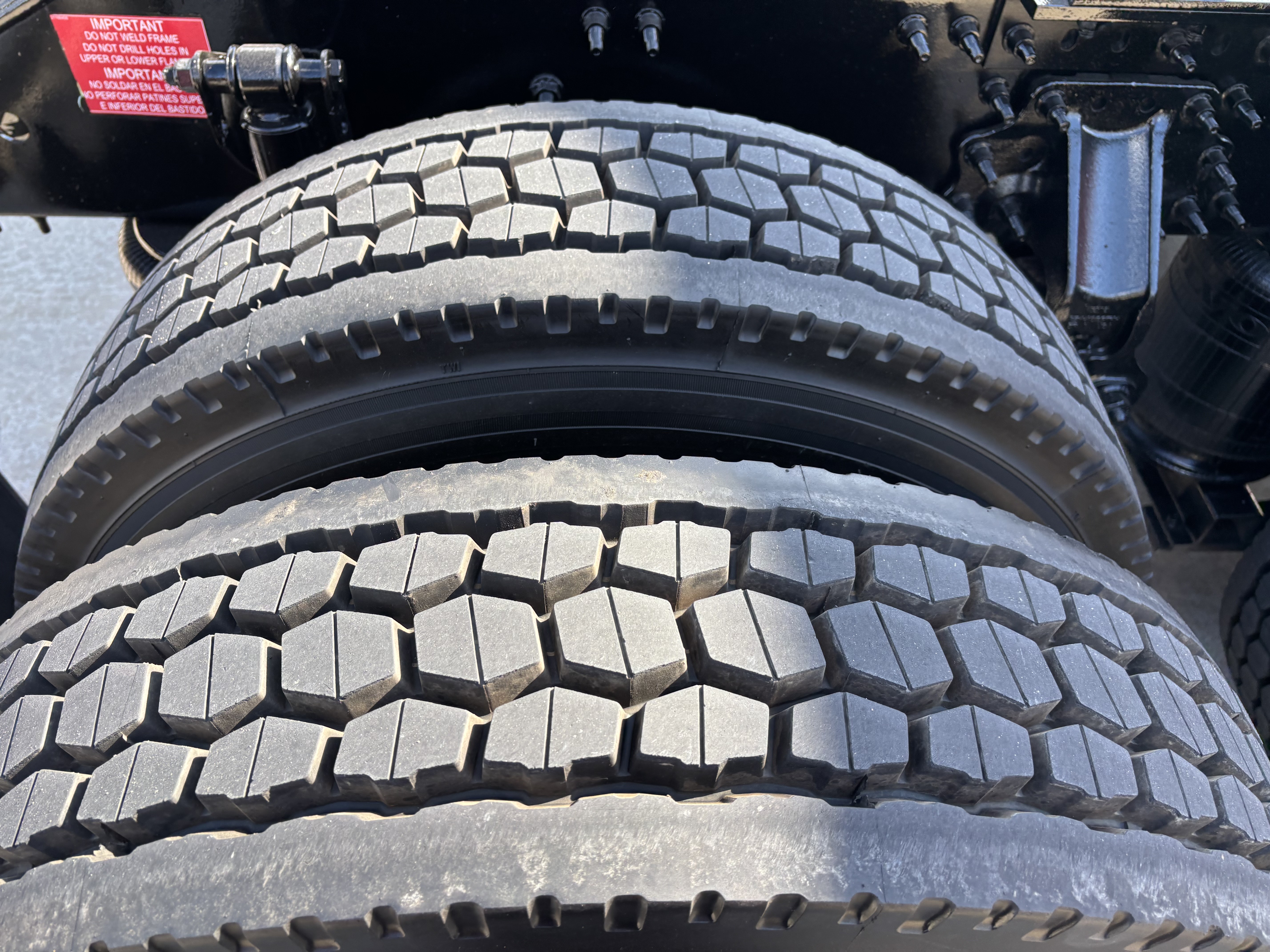 2023 Volvo - image 13