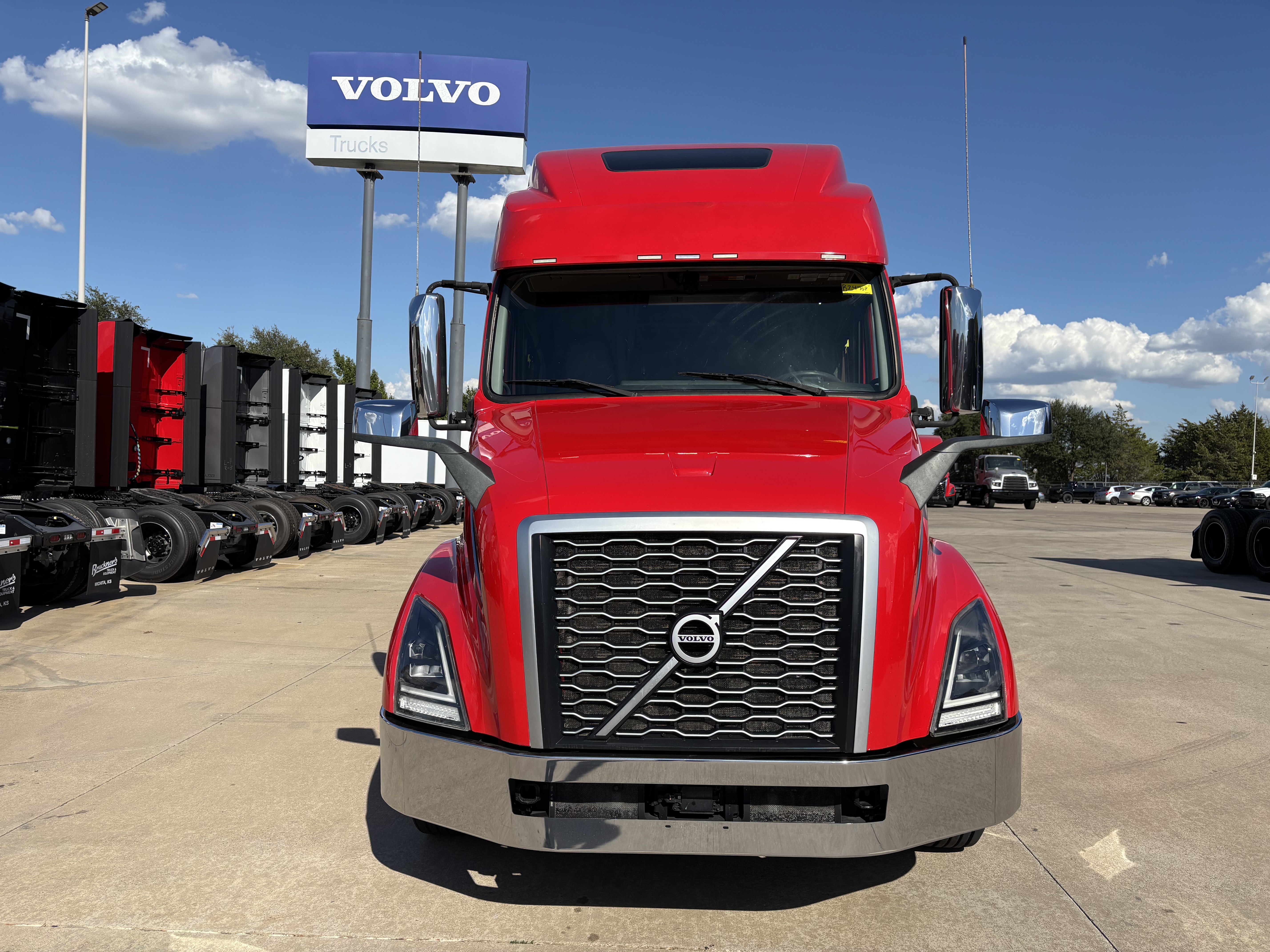 2023 Volvo - image 2