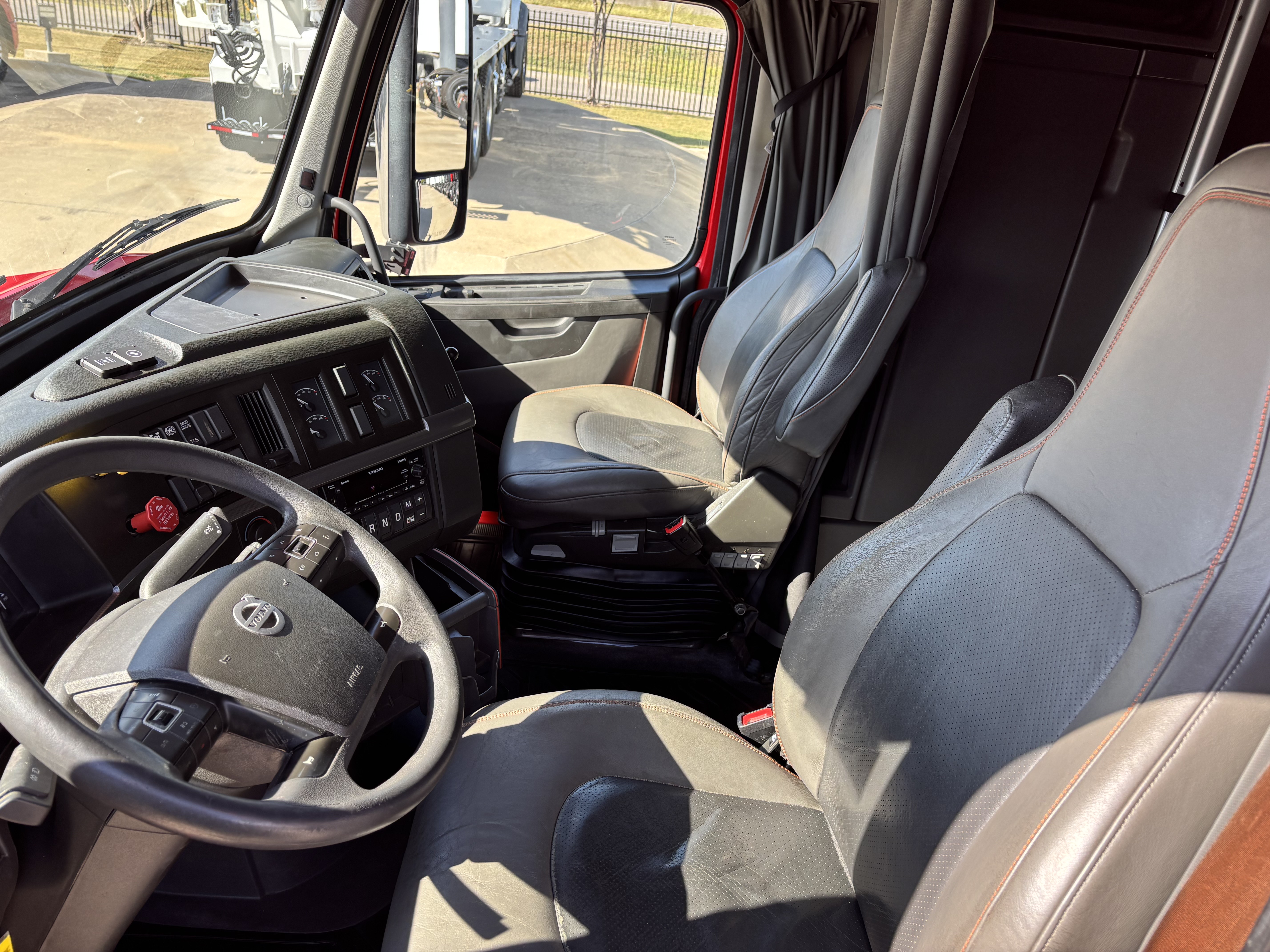 2023 Volvo - image 22